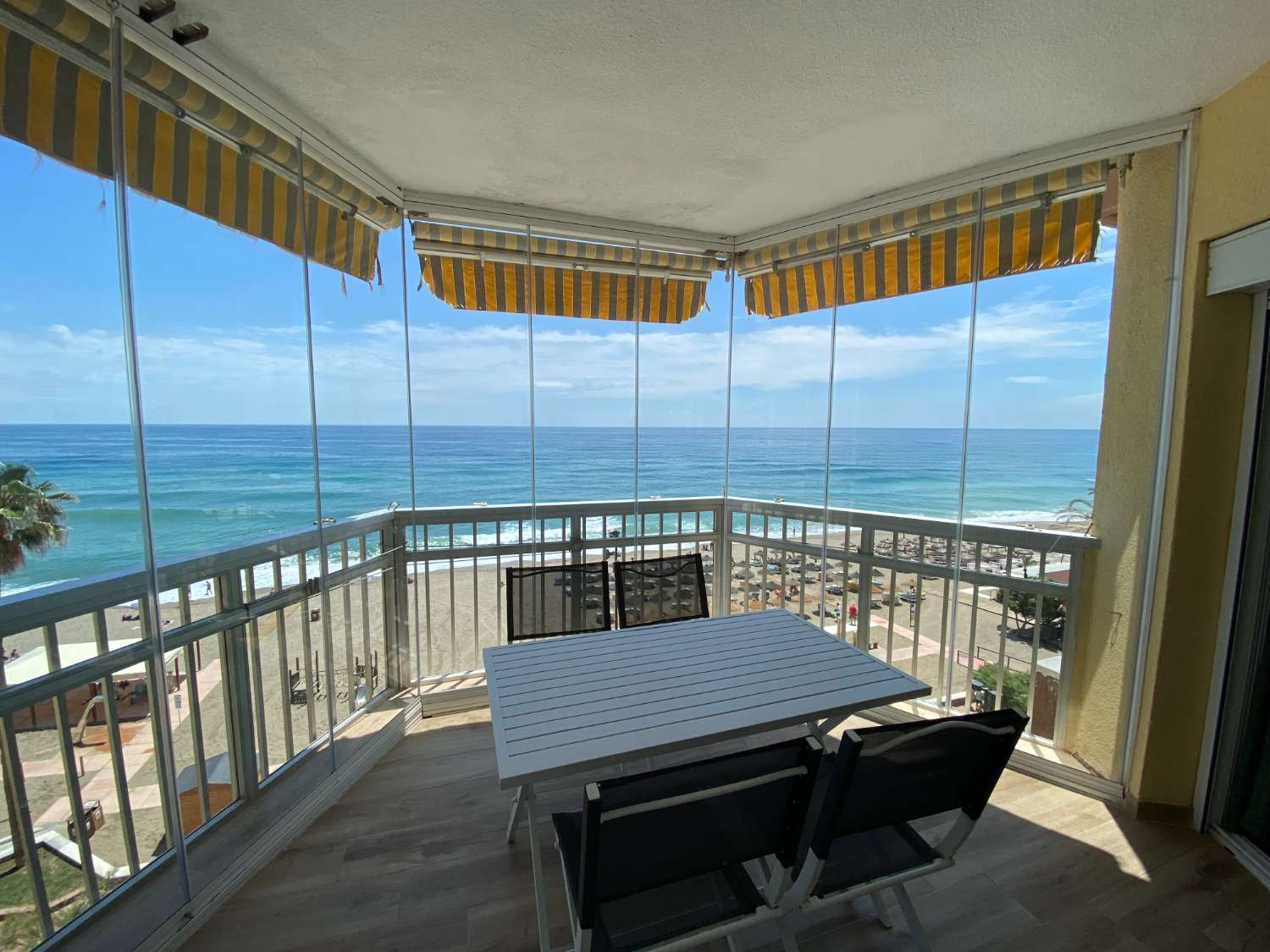 Incroyable appartement rénové avec vue panoramique sur la mer : La maison idéale pour les amoureux de la plage !&quot;