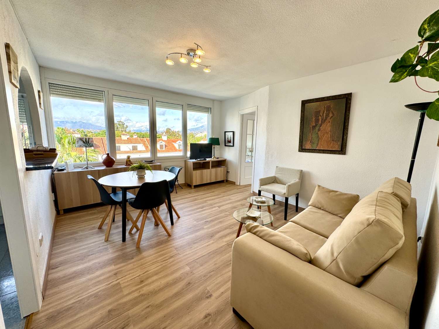 Ontdek uw paradijs aan zee in ons onlangs gerenoveerde appartement aan Playa del Castillo!