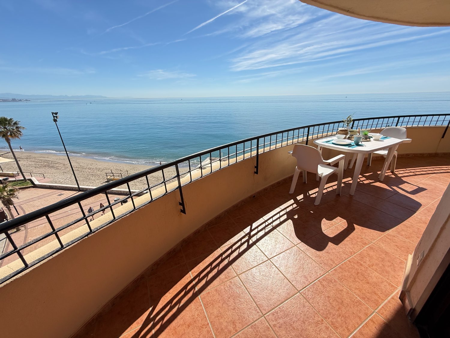 Gerenoveerd huis met uitzicht op zee in Fuengirola: je perfecte toevluchtsoord aan de kust