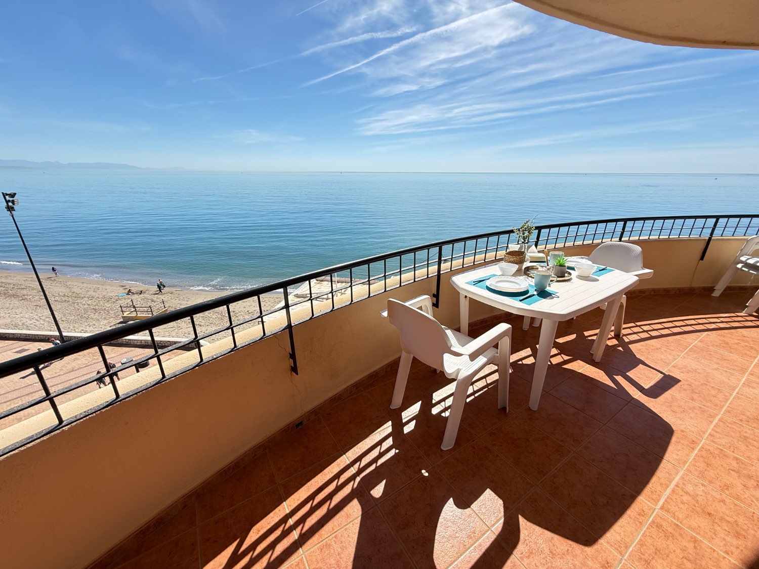 Gerenoveerd huis met uitzicht op zee in Fuengirola: je perfecte toevluchtsoord aan de kust