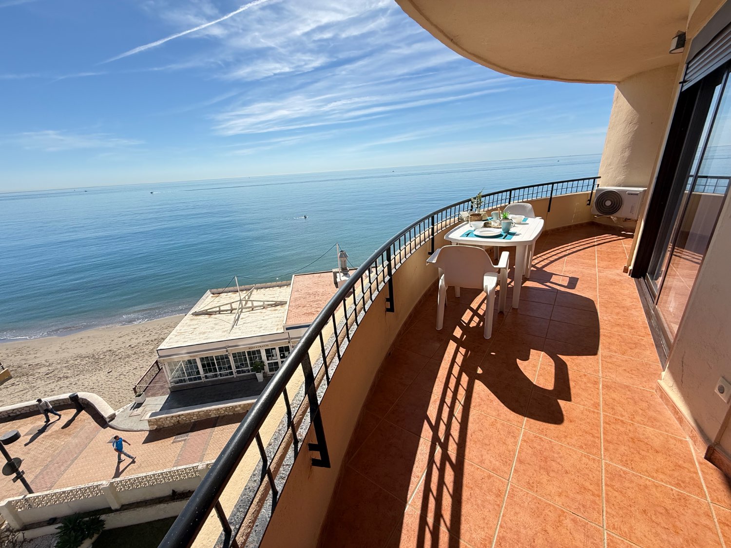 Gerenoveerd huis met uitzicht op zee in Fuengirola: je perfecte toevluchtsoord aan de kust