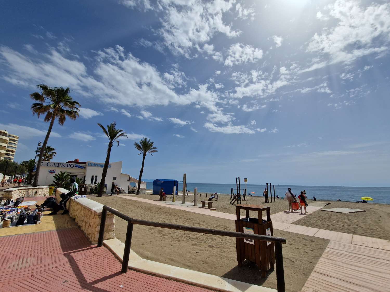 Gerenoveerd huis met uitzicht op zee in Fuengirola: je perfecte toevluchtsoord aan de kust