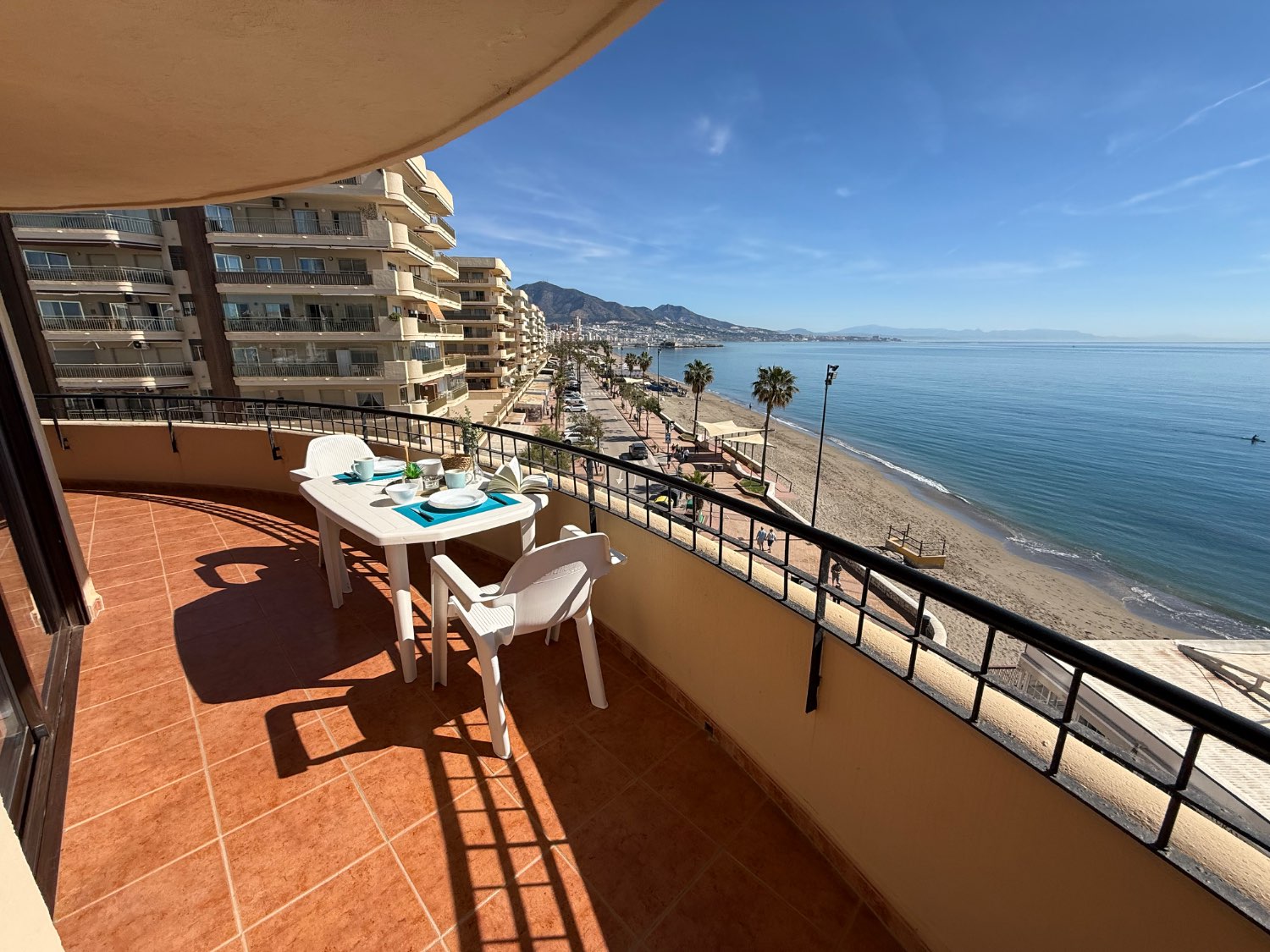 Gerenoveerd huis met uitzicht op zee in Fuengirola: je perfecte toevluchtsoord aan de kust