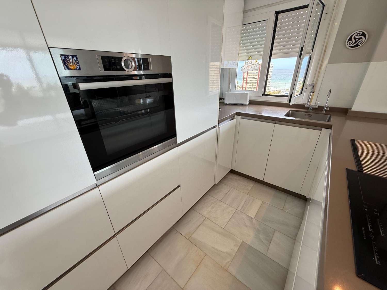 Apartment for Rent with Sea View