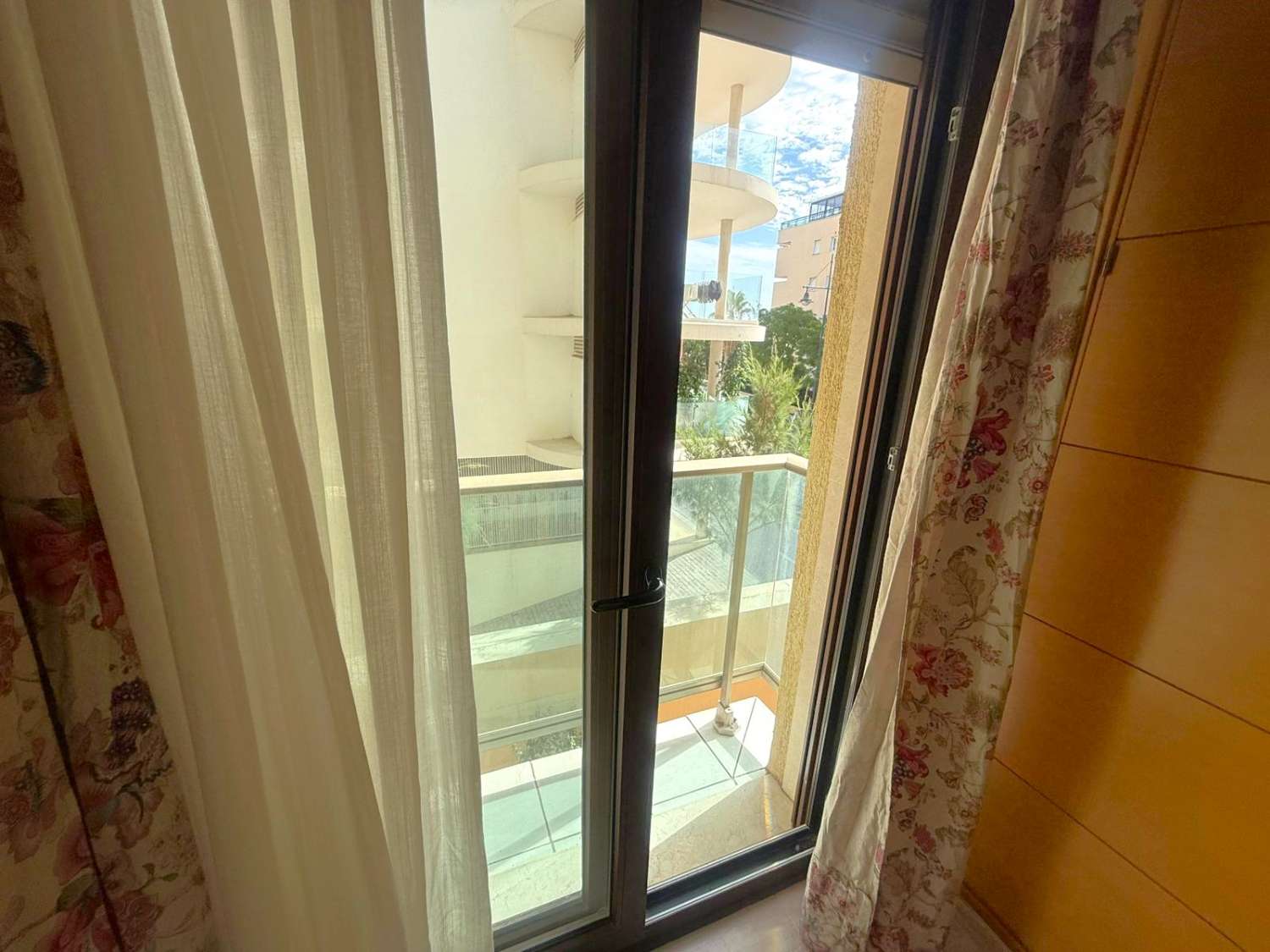 Apartamento con garaje en segunda línea de playa en Fuengirola