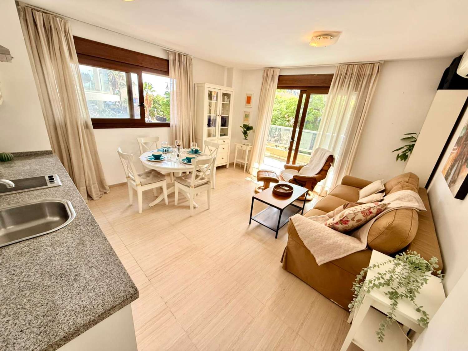 Apartamento con garaje en segunda línea de playa en Fuengirola