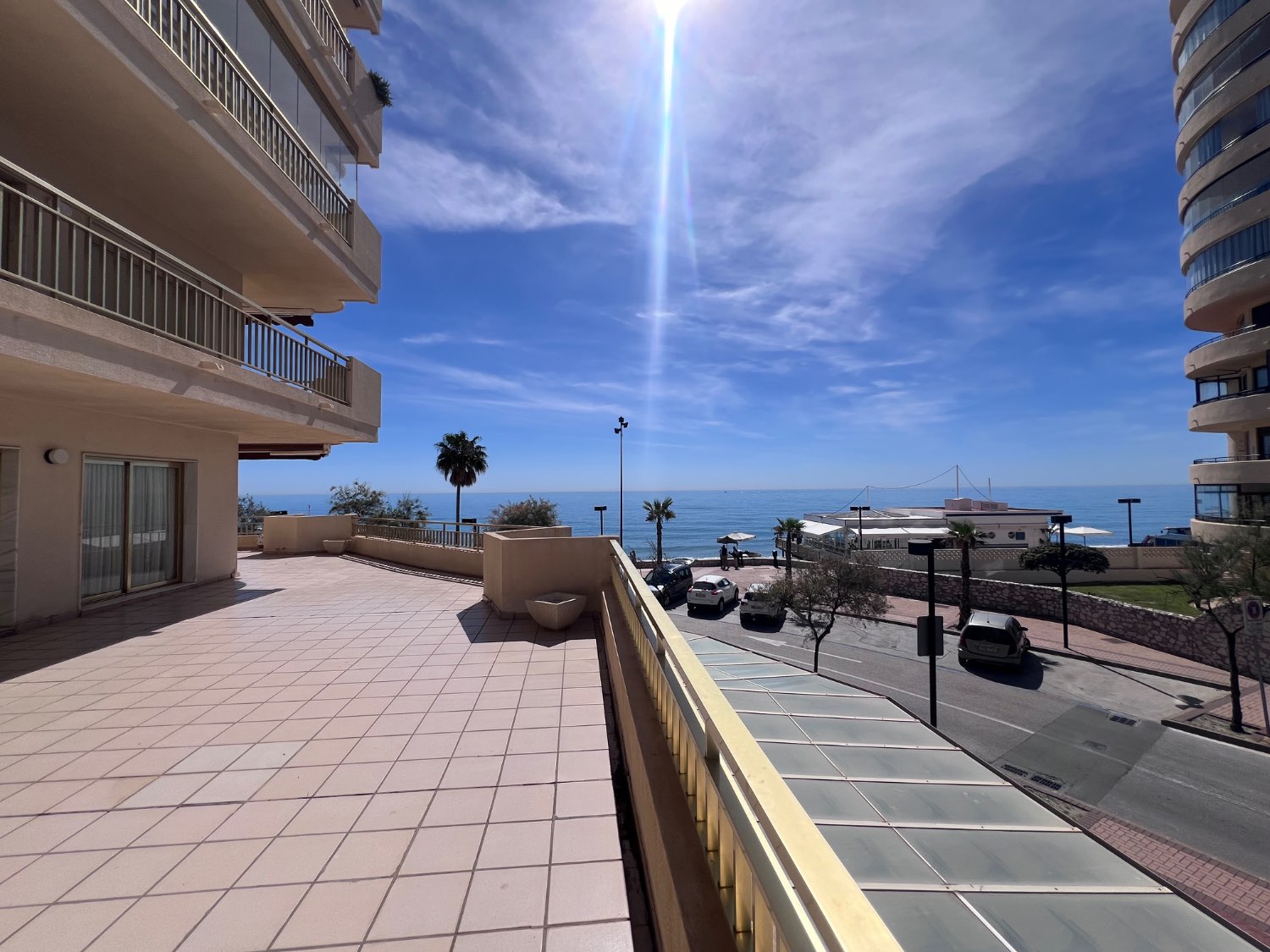 Descubre tu PARAÍSO en la Playa: Apartamento de 2 Dormitorio en Fuengirola
