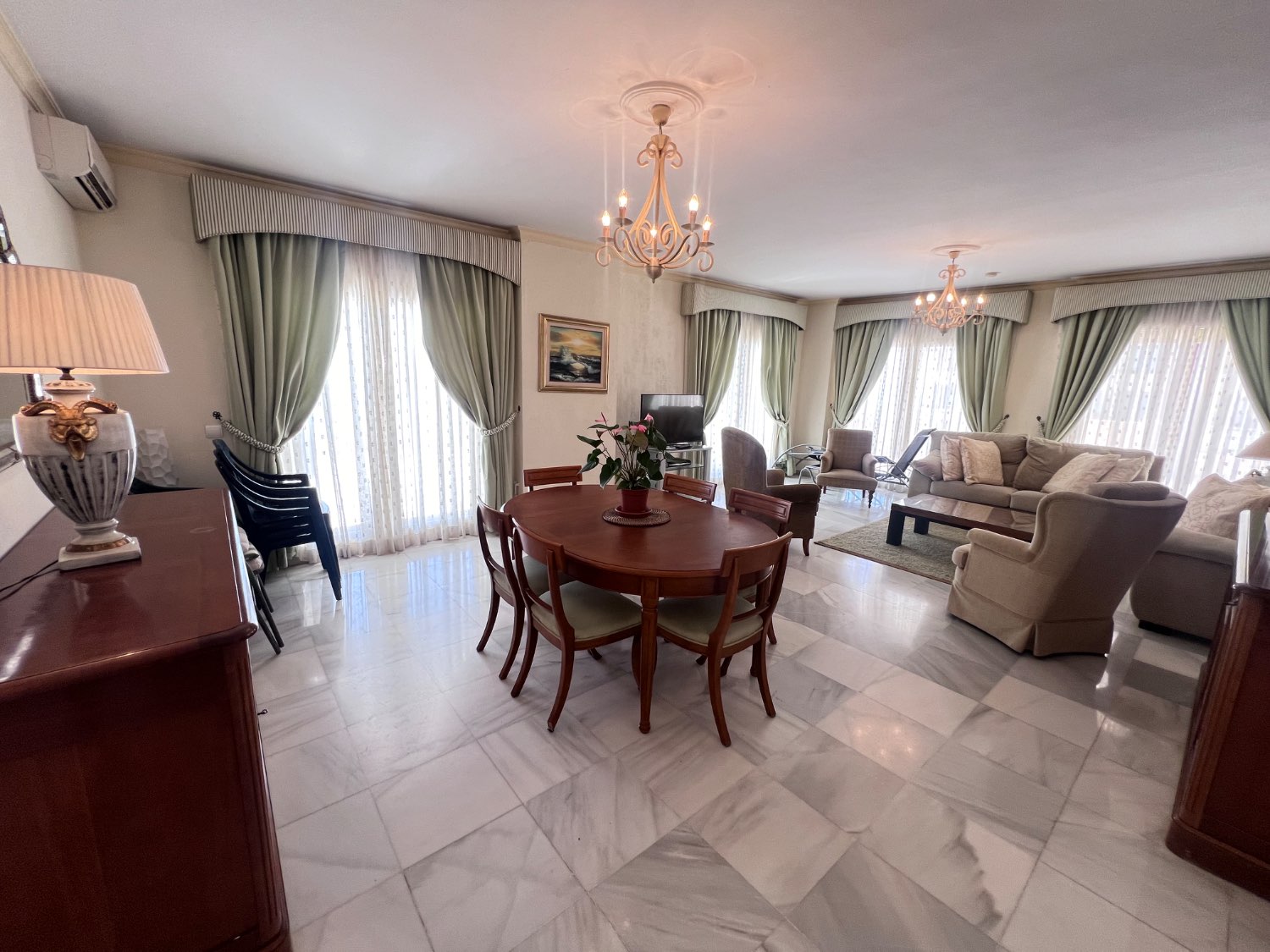 Descubre tu PARAÍSO en la Playa: Apartamento de 2 Dormitorio en Fuengirola