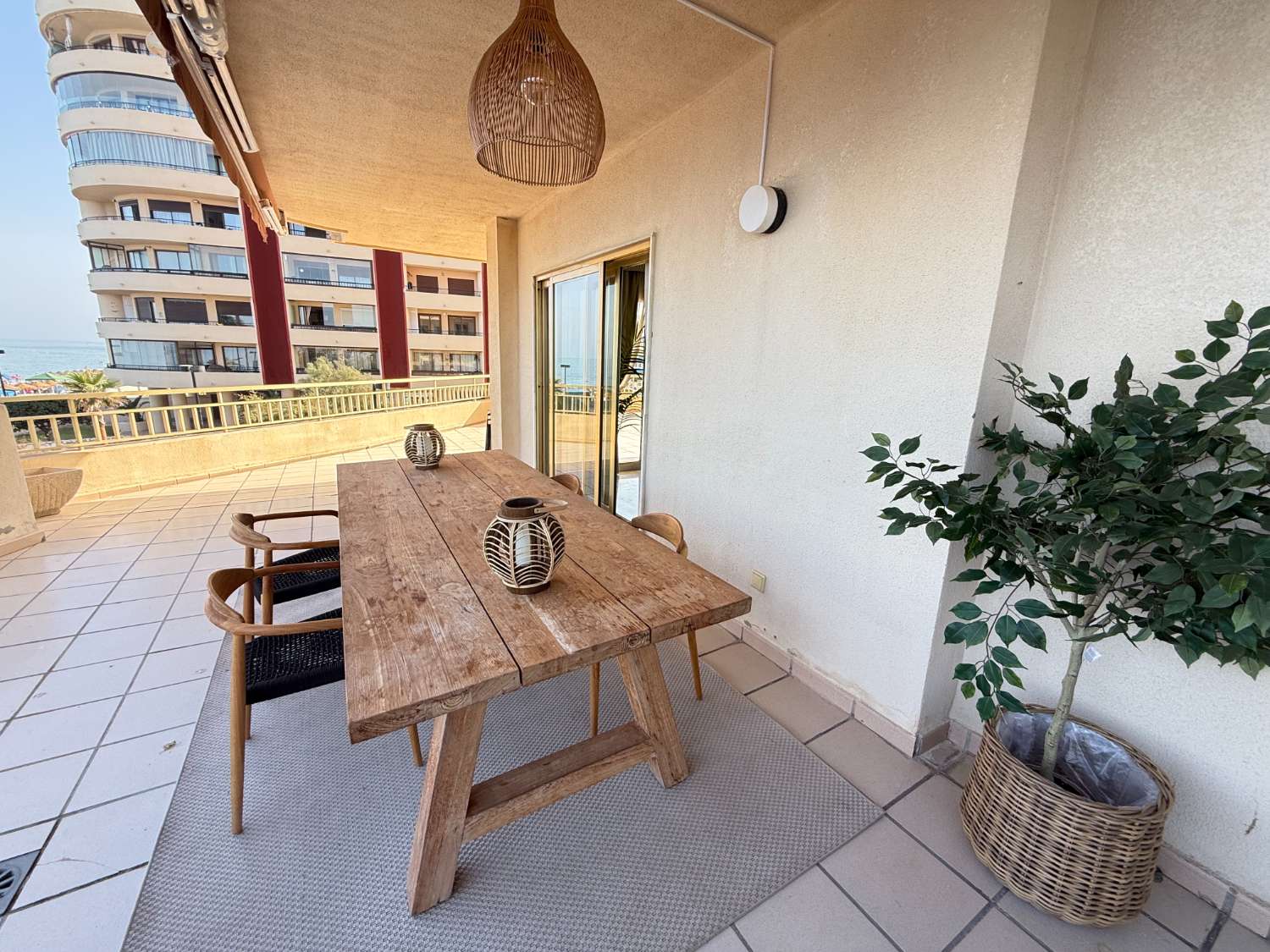 Descubre tu PARAÍSO en la Playa: Apartamento de 2 Dormitorio en Fuengirola