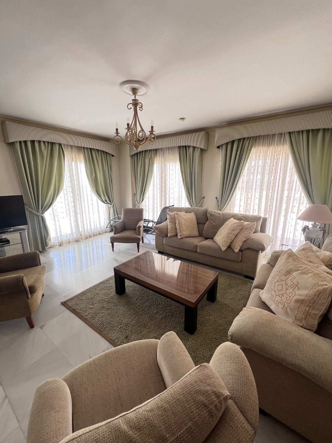 Descubre tu PARAÍSO en la Playa: Apartamento de 2 Dormitorio en Fuengirola