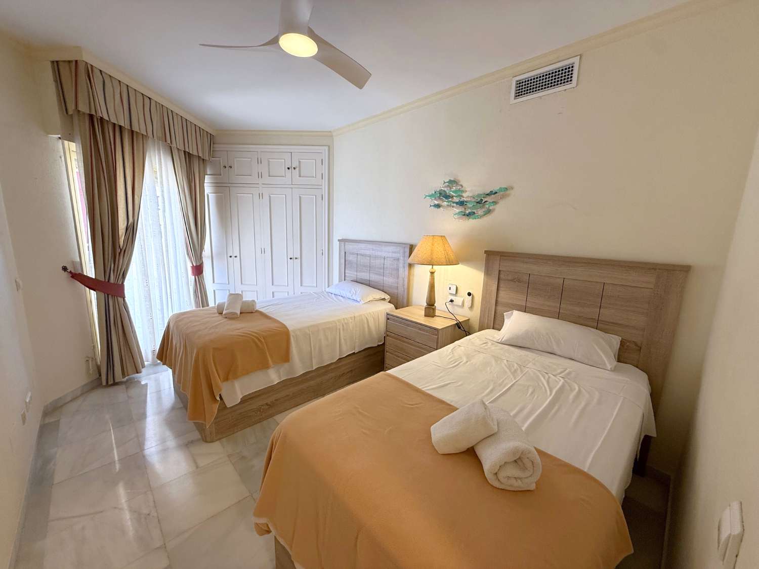 Descubre tu PARAÍSO en la Playa: Apartamento de 2 Dormitorio en Fuengirola