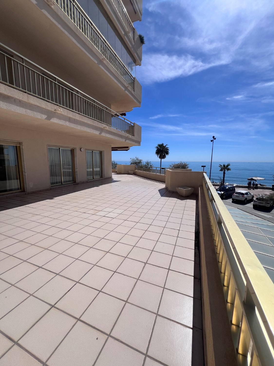 Descubre tu PARAÍSO en la Playa: Apartamento de 2 Dormitorio en Fuengirola