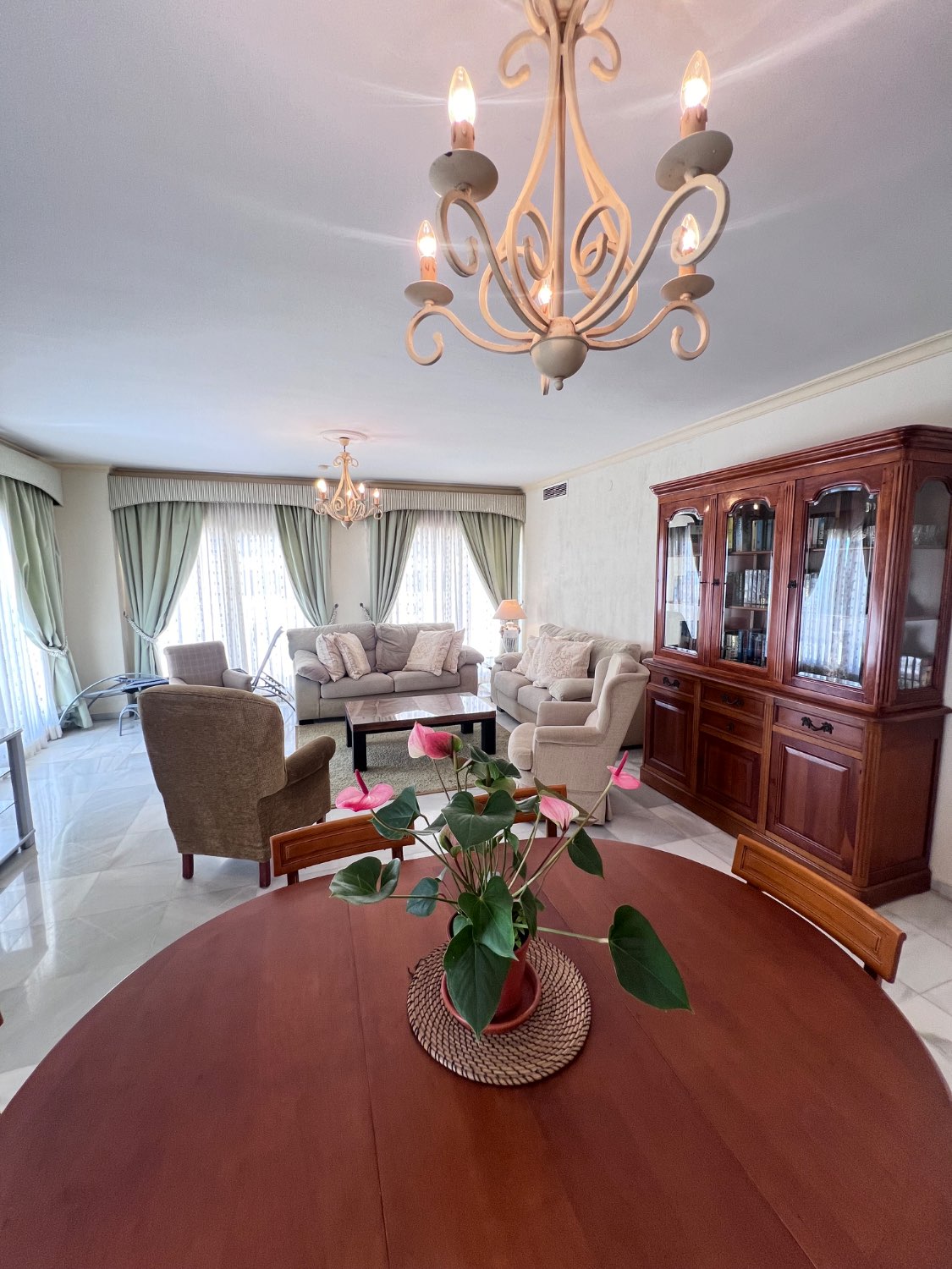 Descubre tu PARAÍSO en la Playa: Apartamento de 2 Dormitorio en Fuengirola