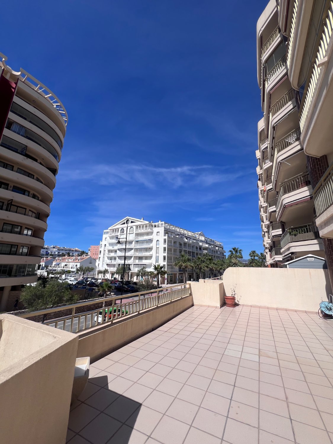 Descubre tu PARAÍSO en la Playa: Apartamento de 2 Dormitorio en Fuengirola