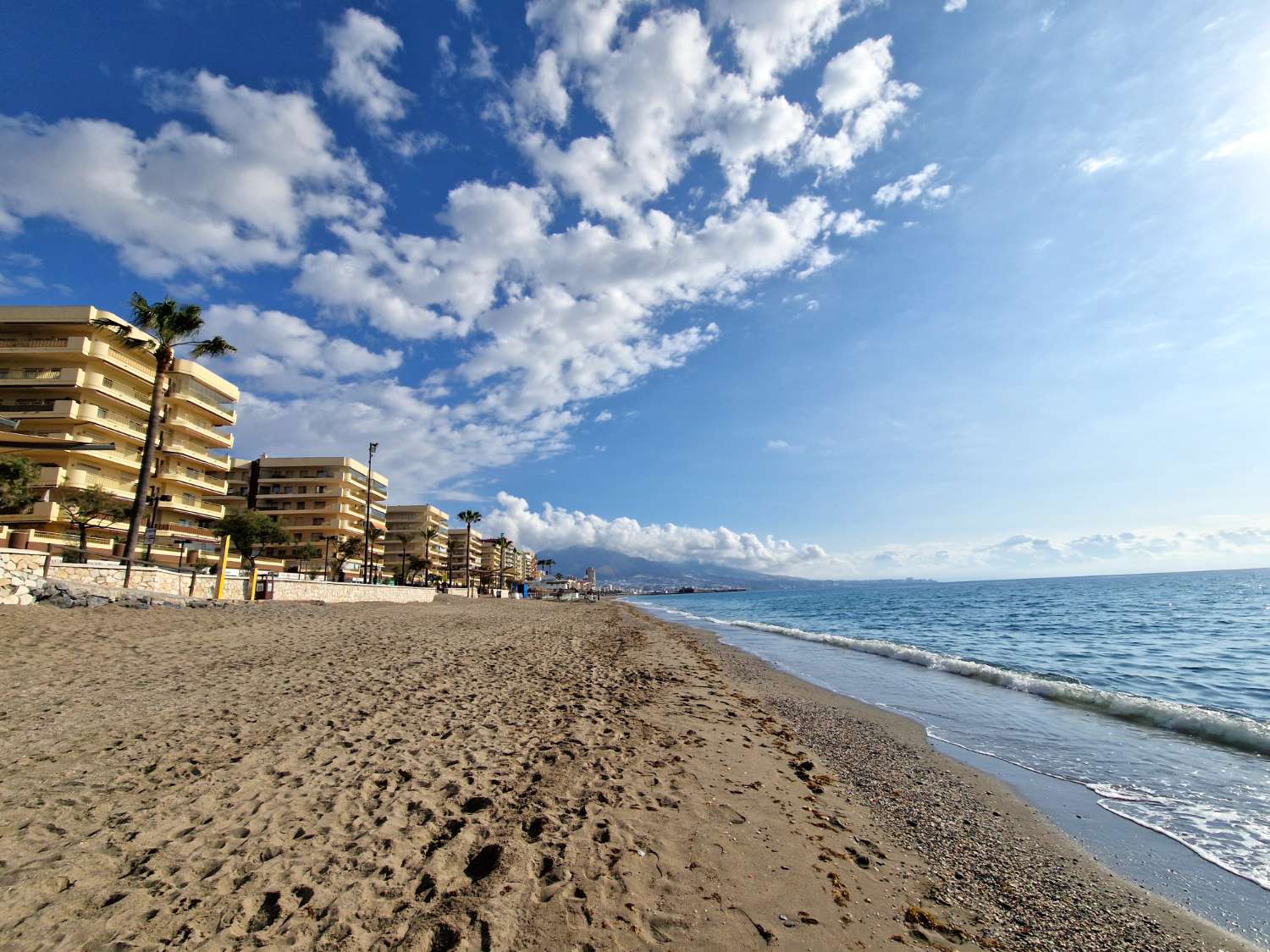 Ontdek uw PARADIJS aan het strand: appartement met 2 slaapkamers in Fuengirola