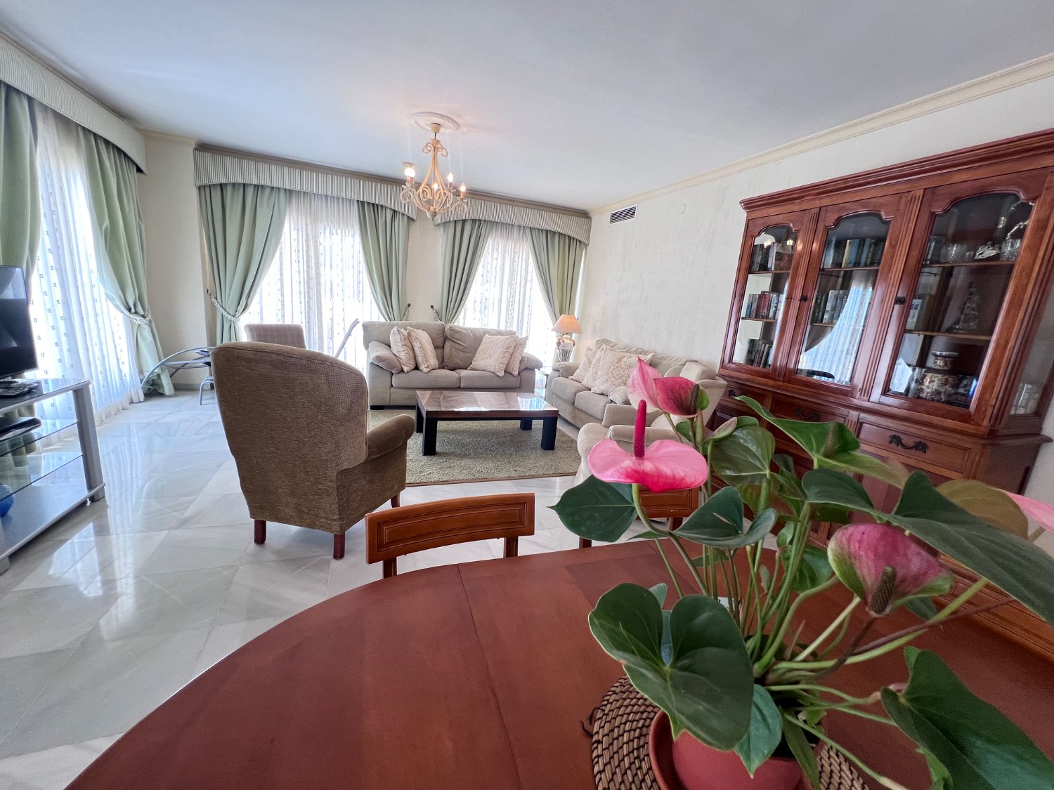 Descubre tu PARAÍSO en la Playa: Apartamento de 2 Dormitorio en Fuengirola