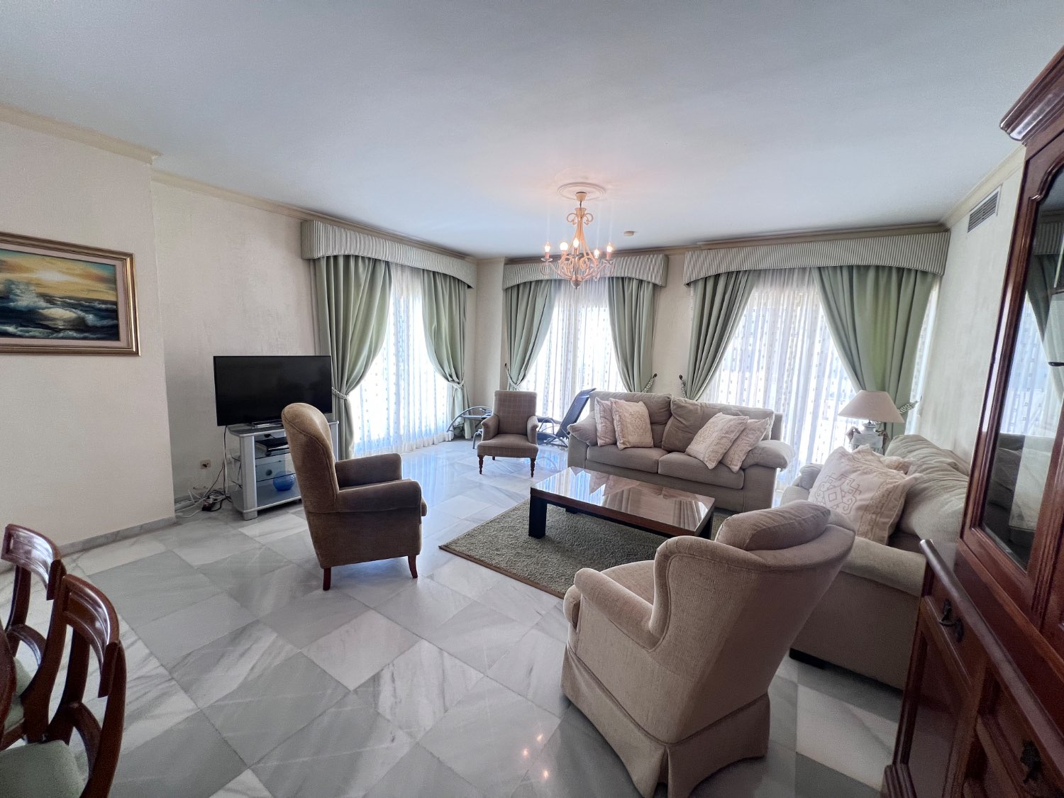 Descubre tu PARAÍSO en la Playa: Apartamento de 2 Dormitorio en Fuengirola