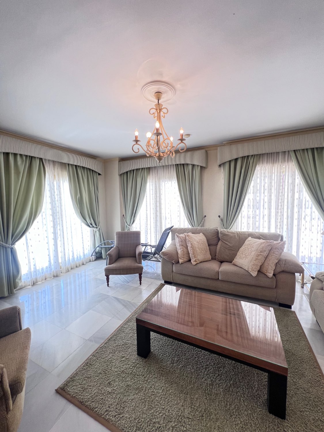 Descubre tu PARAÍSO en la Playa: Apartamento de 2 Dormitorio en Fuengirola