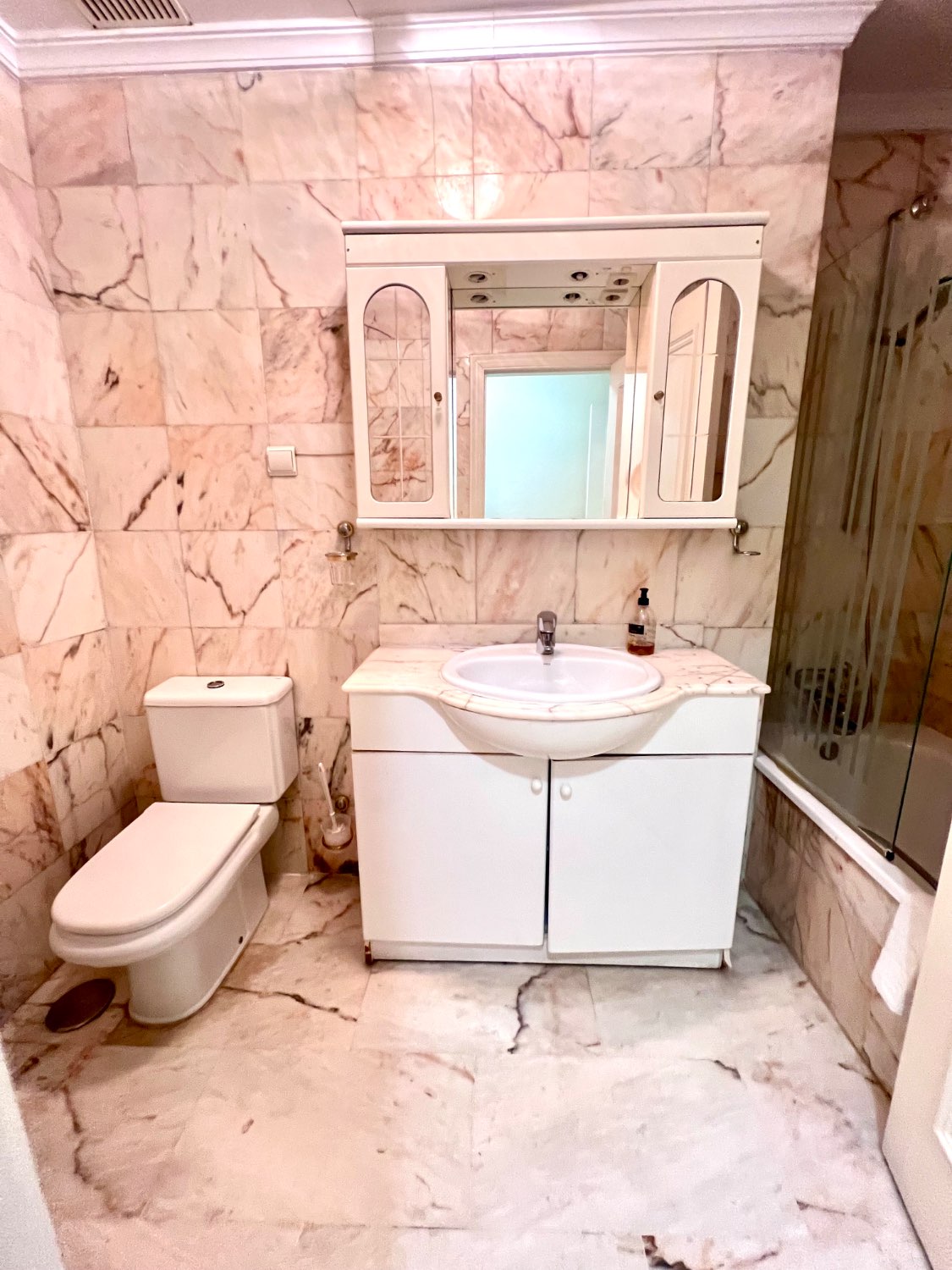 Descubre tu PARAÍSO en la Playa: Apartamento de 2 Dormitorio en Fuengirola