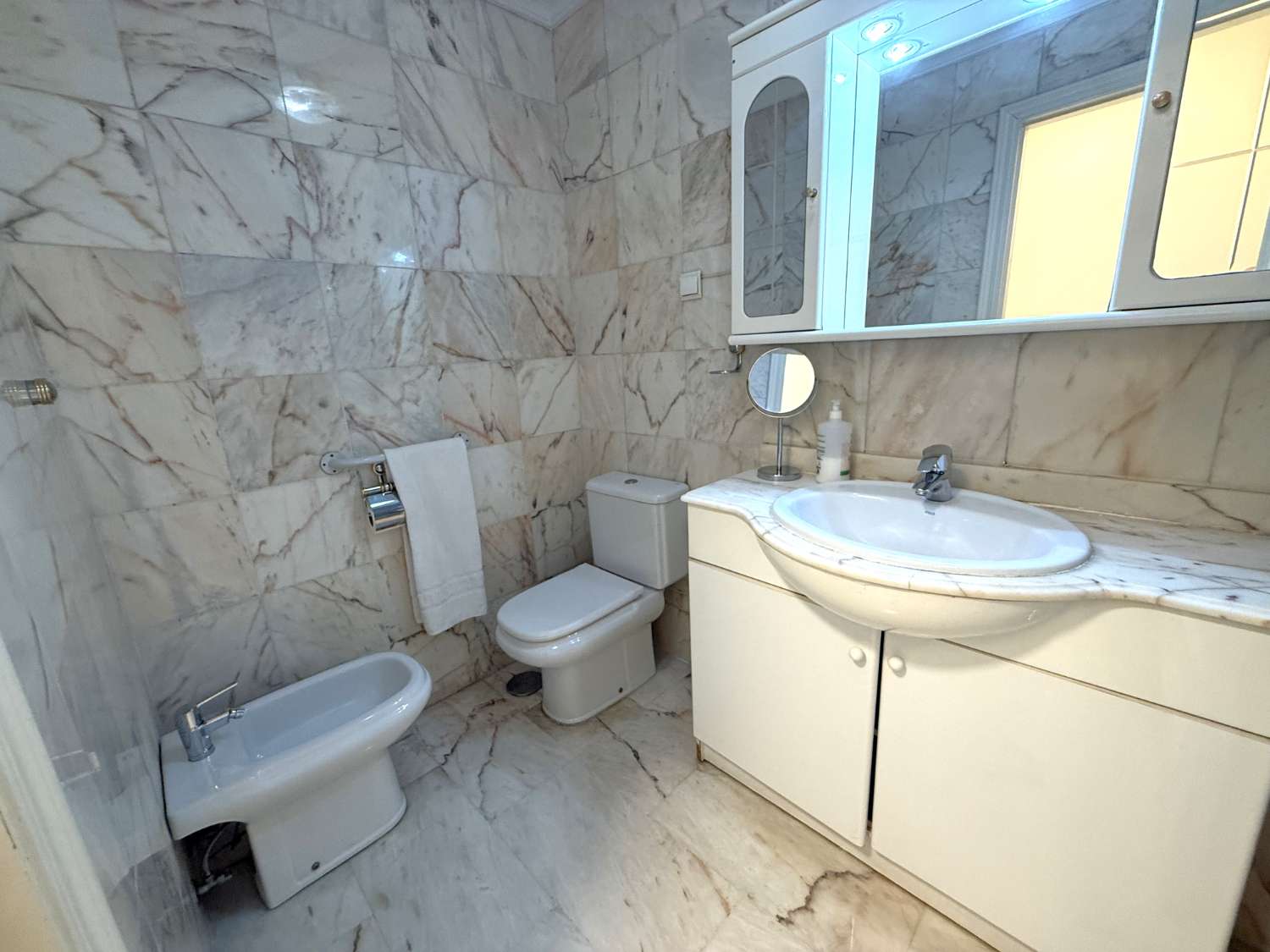 Descubre tu PARAÍSO en la Playa: Apartamento de 2 Dormitorio en Fuengirola