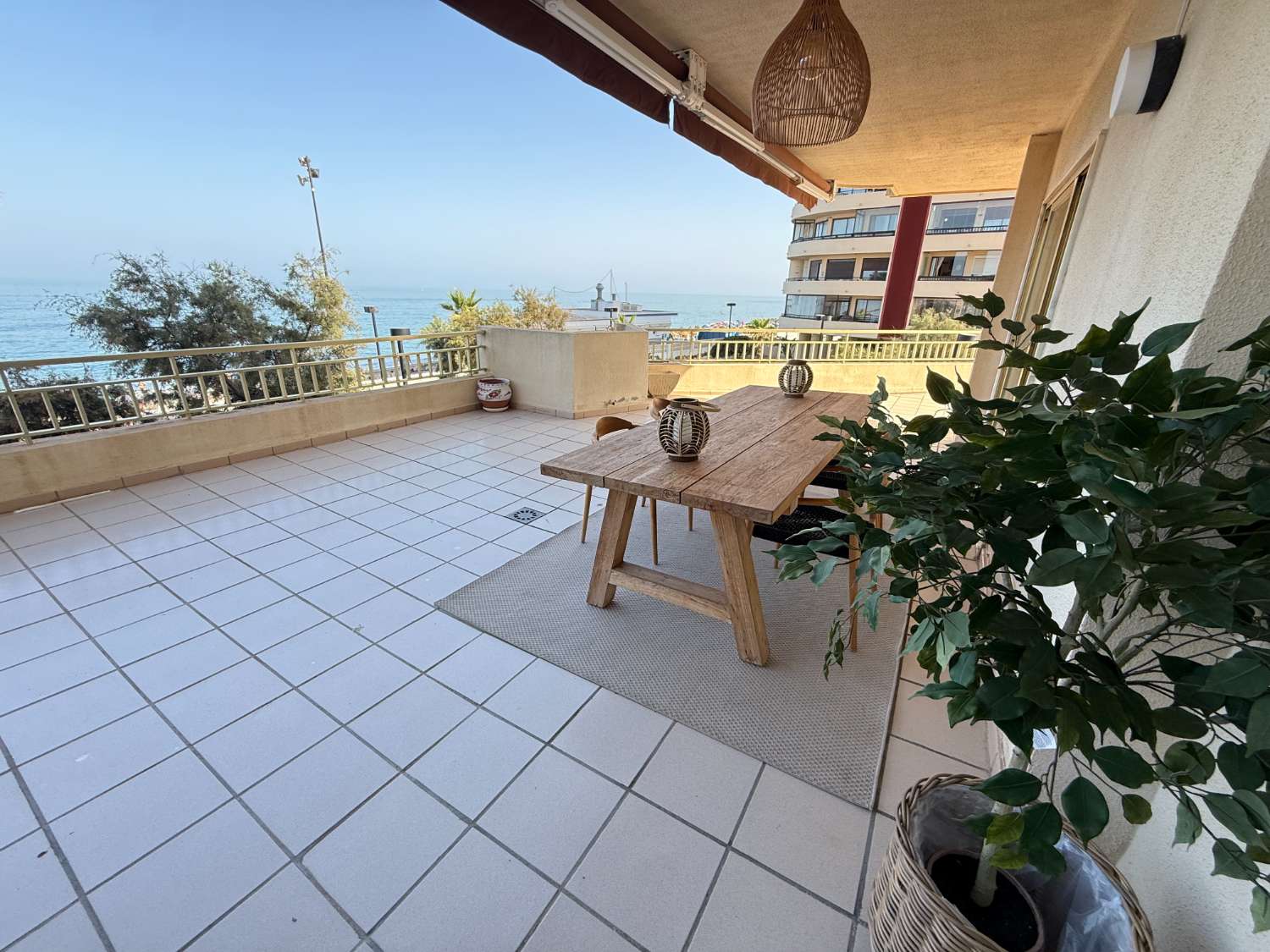 Descubre tu PARAÍSO en la Playa: Apartamento de 2 Dormitorio en Fuengirola