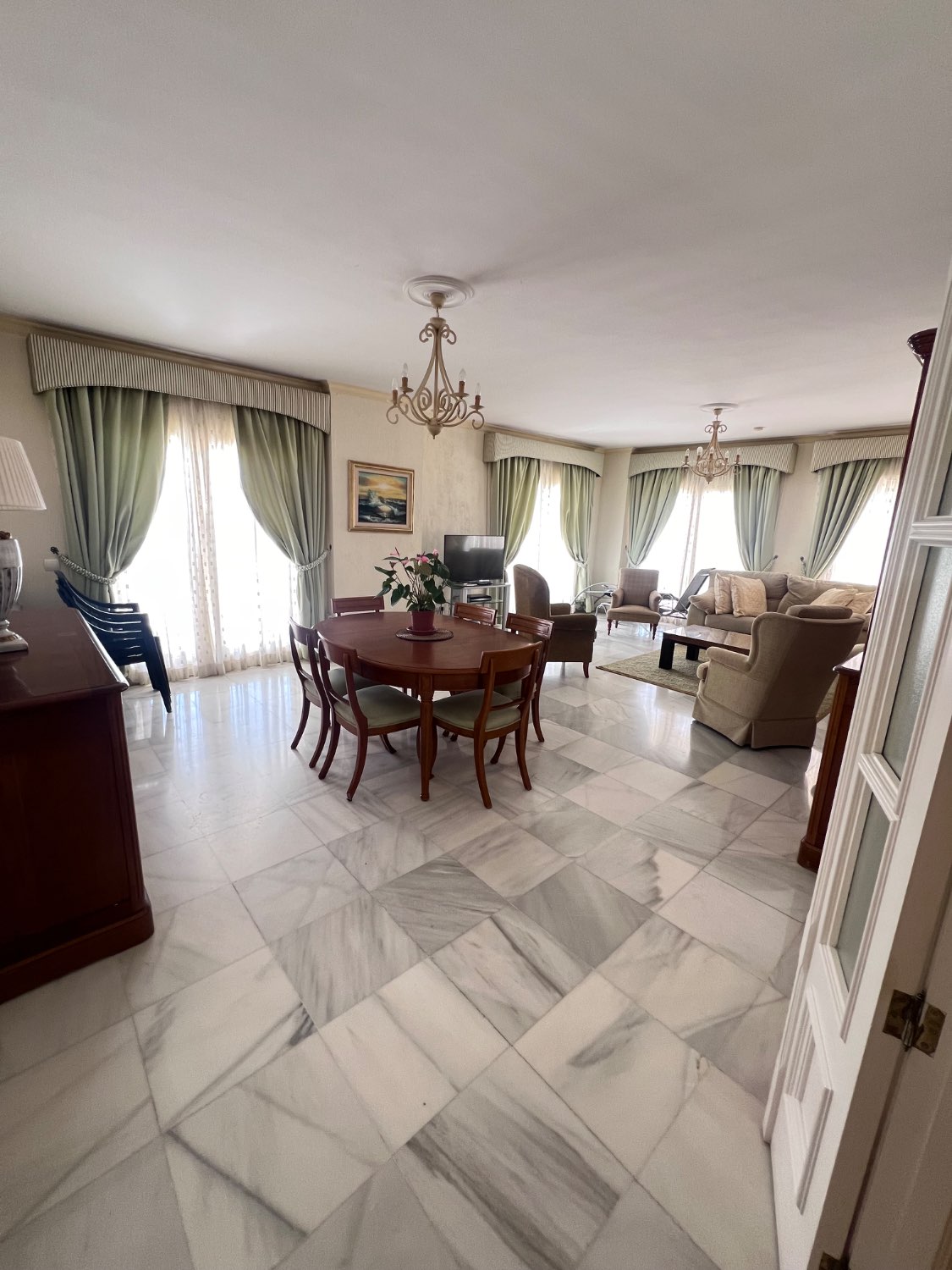 Descubre tu PARAÍSO en la Playa: Apartamento de 2 Dormitorio en Fuengirola