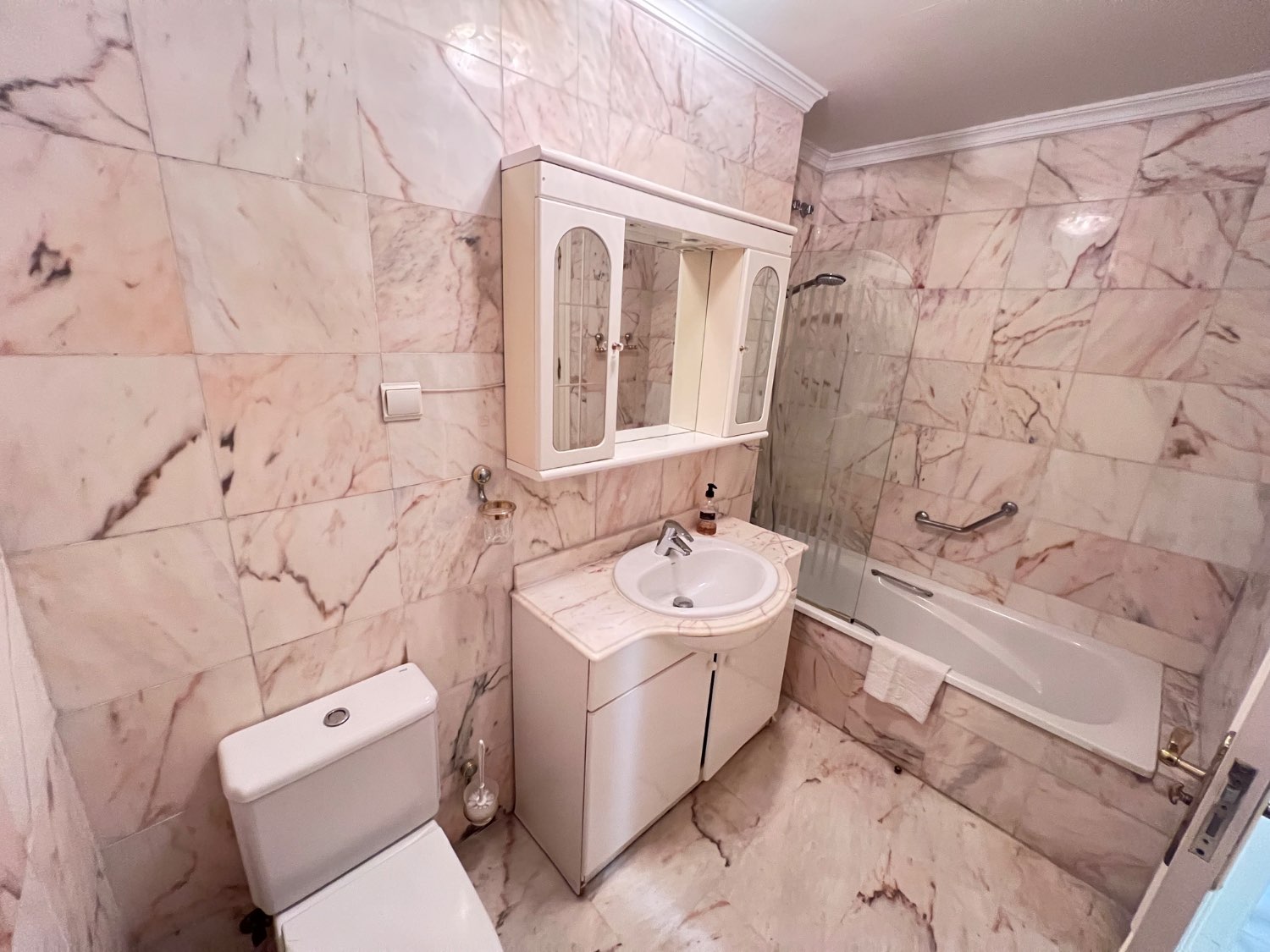 Descubre tu PARAÍSO en la Playa: Apartamento de 2 Dormitorio en Fuengirola