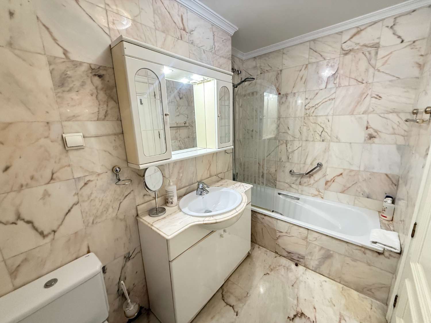 Descubre tu PARAÍSO en la Playa: Apartamento de 2 Dormitorio en Fuengirola
