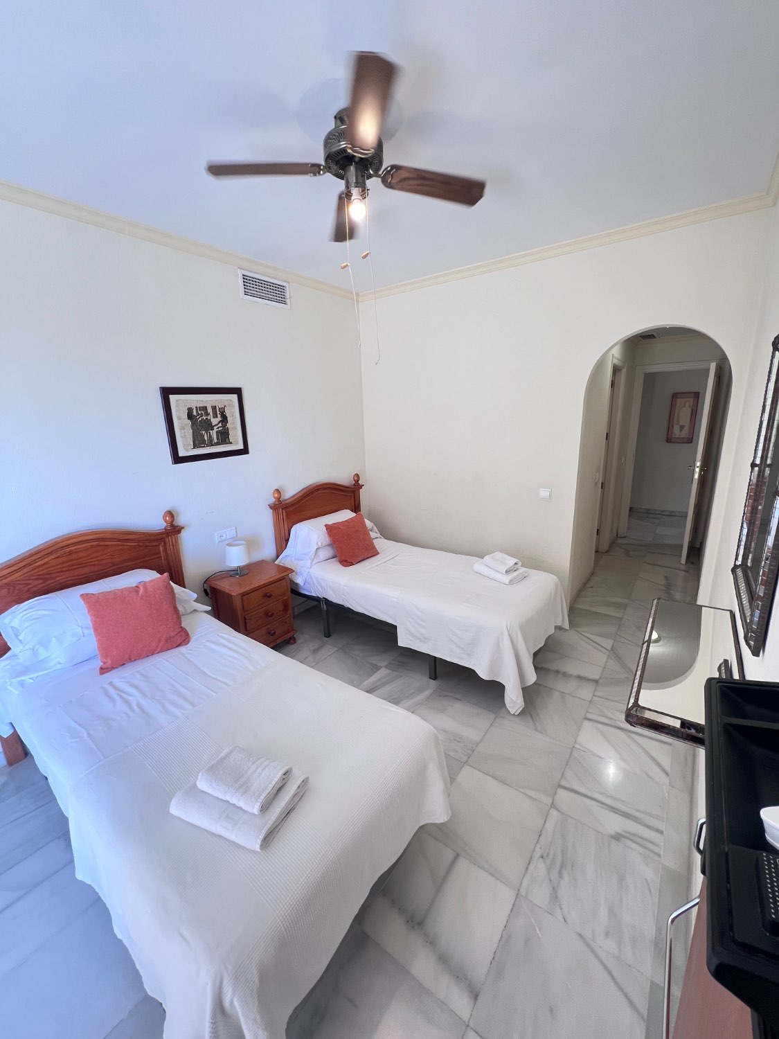 Descubre tu PARAÍSO en la Playa: Apartamento de 2 Dormitorio en Fuengirola