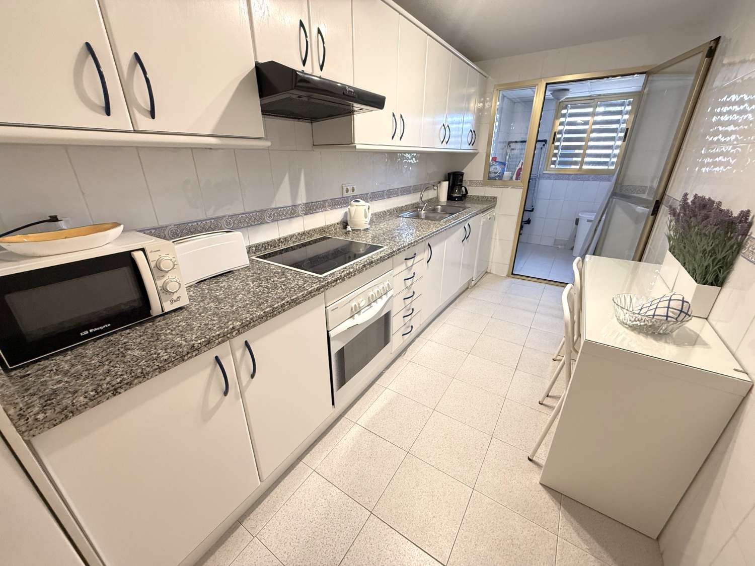 Descubre tu PARAÍSO en la Playa: Apartamento de 2 Dormitorio en Fuengirola
