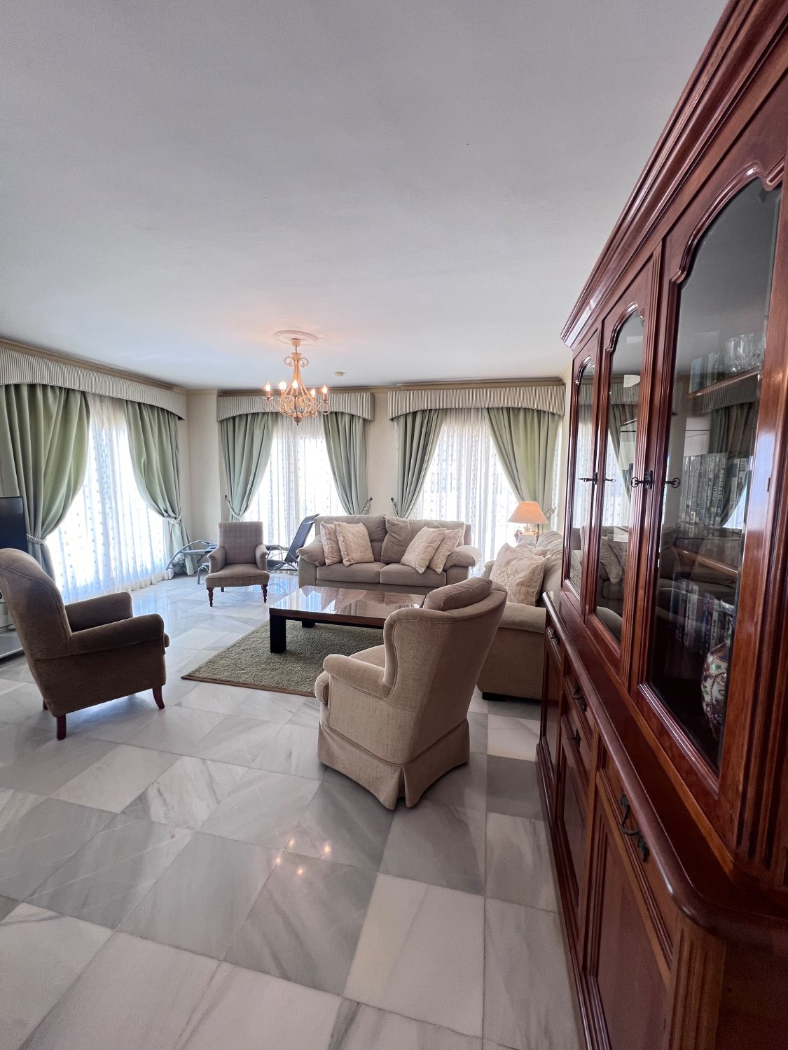 Descubre tu PARAÍSO en la Playa: Apartamento de 2 Dormitorio en Fuengirola