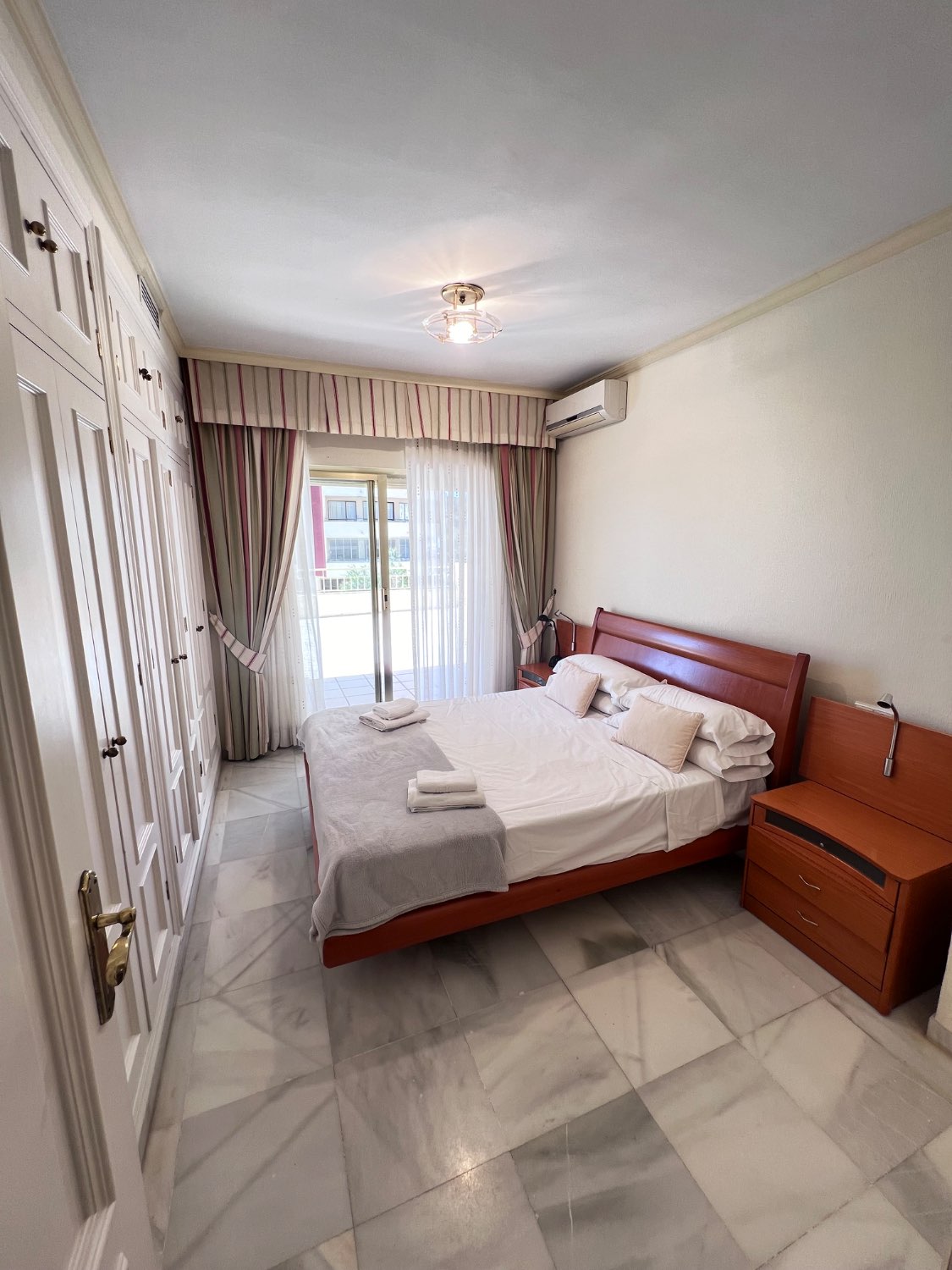 Descubre tu PARAÍSO en la Playa: Apartamento de 2 Dormitorio en Fuengirola