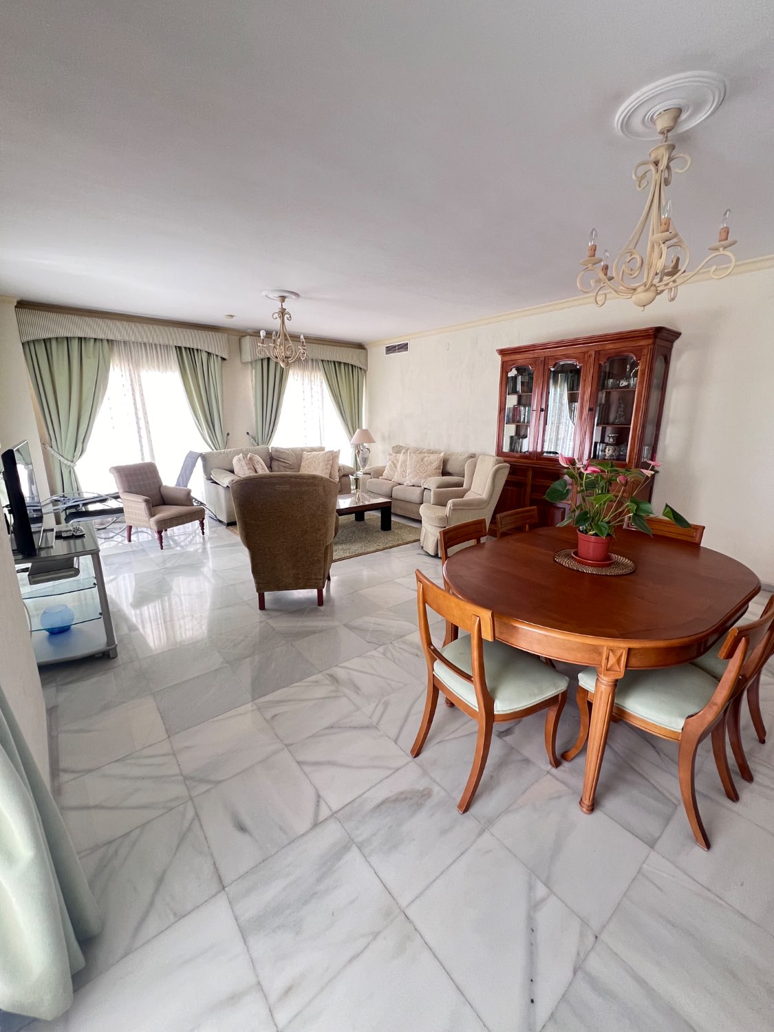 Descubre tu PARAÍSO en la Playa: Apartamento de 2 Dormitorio en Fuengirola