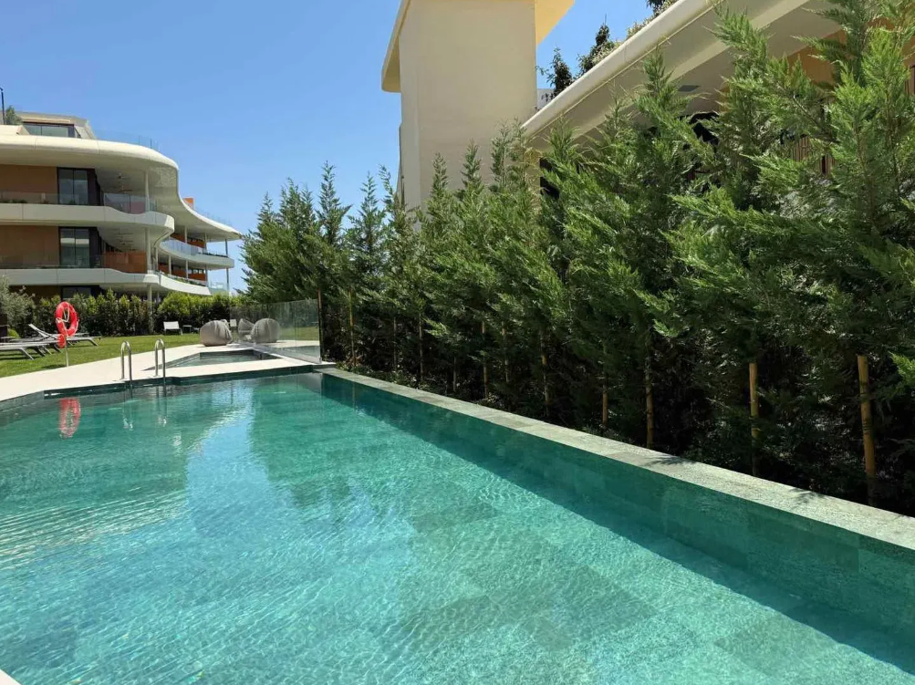 2-bedroom rental in the exclusive Higuerón residential area