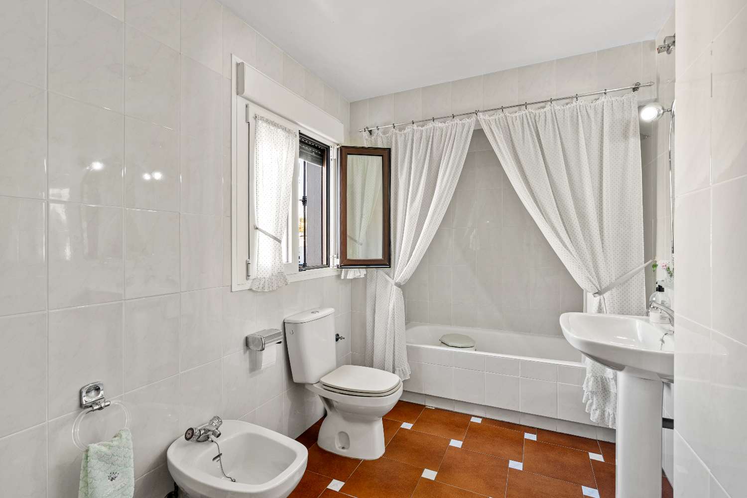 Andalusialaistyylinen itsenäinen huvila Arroyo de la Mielissä