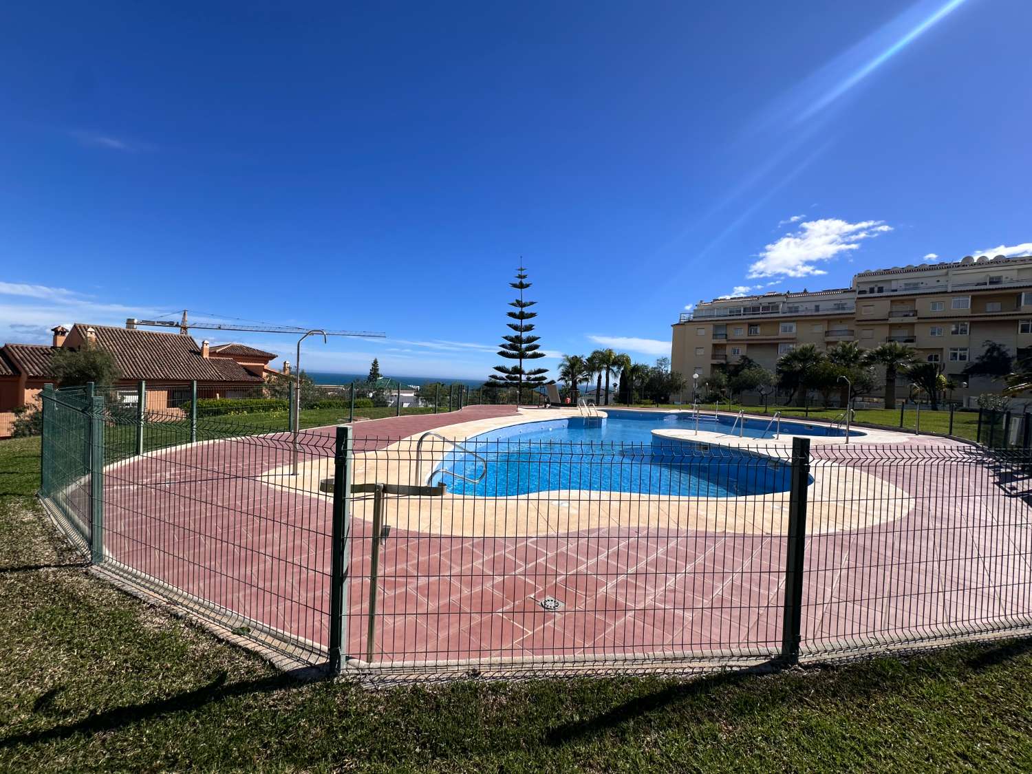 Amplio piso de 2 dormitorios con vistas al mar en La Cala de Mijas