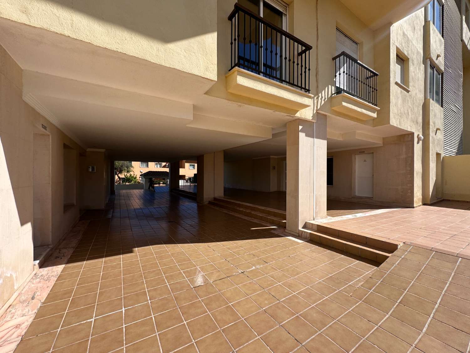 Amplio piso de 2 dormitorios con vistas al mar en La Cala de Mijas