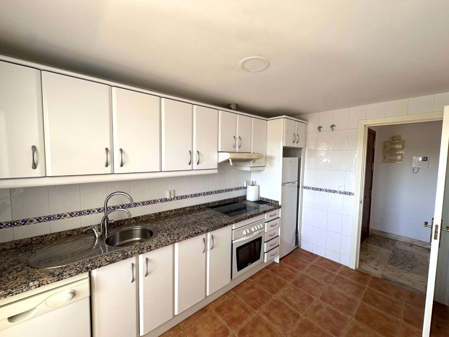 Amplio piso de 2 dormitorios con vistas al mar en La Cala de Mijas