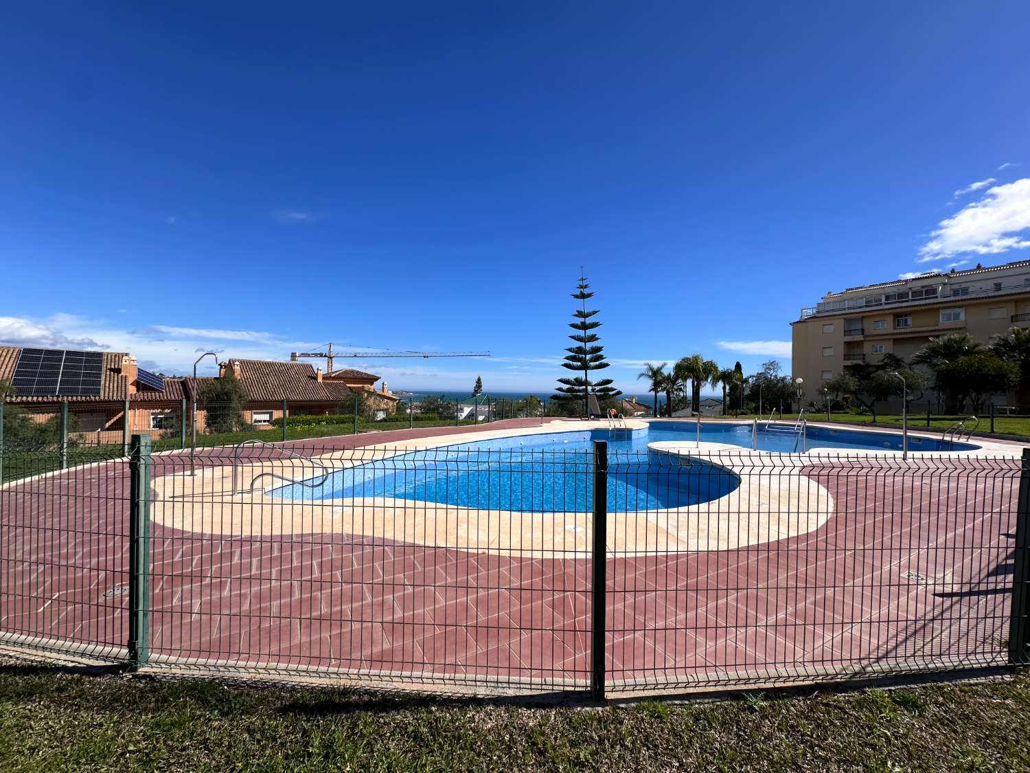 Amplio piso de 2 dormitorios con vistas al mar en La Cala de Mijas