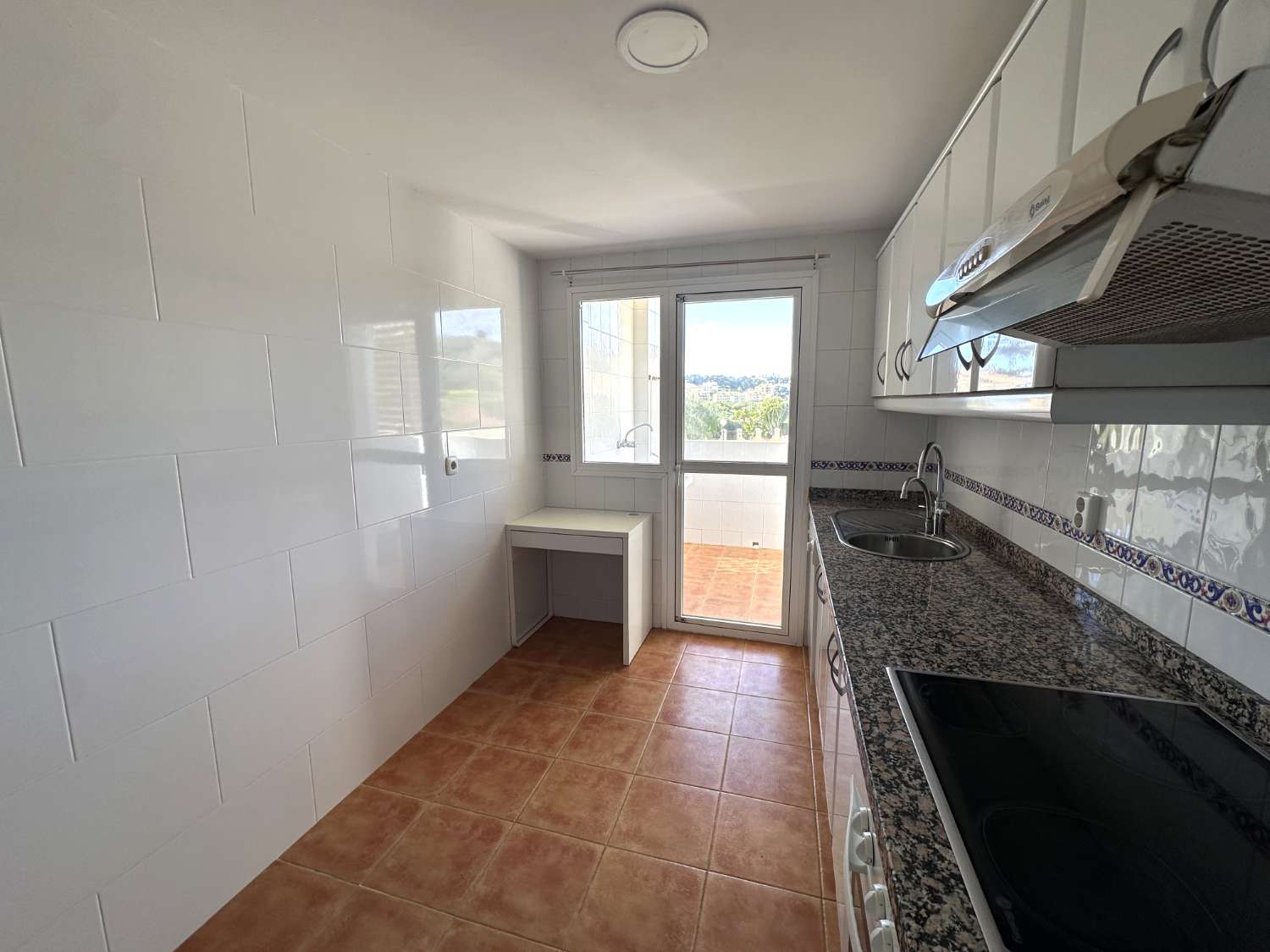 Amplio piso de 2 dormitorios con vistas al mar en La Cala de Mijas