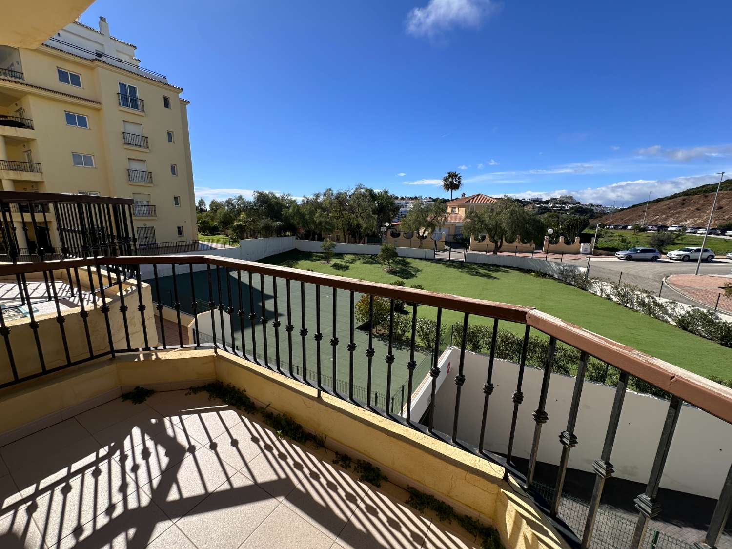 Amplio piso de 2 dormitorios con vistas al mar en La Cala de Mijas