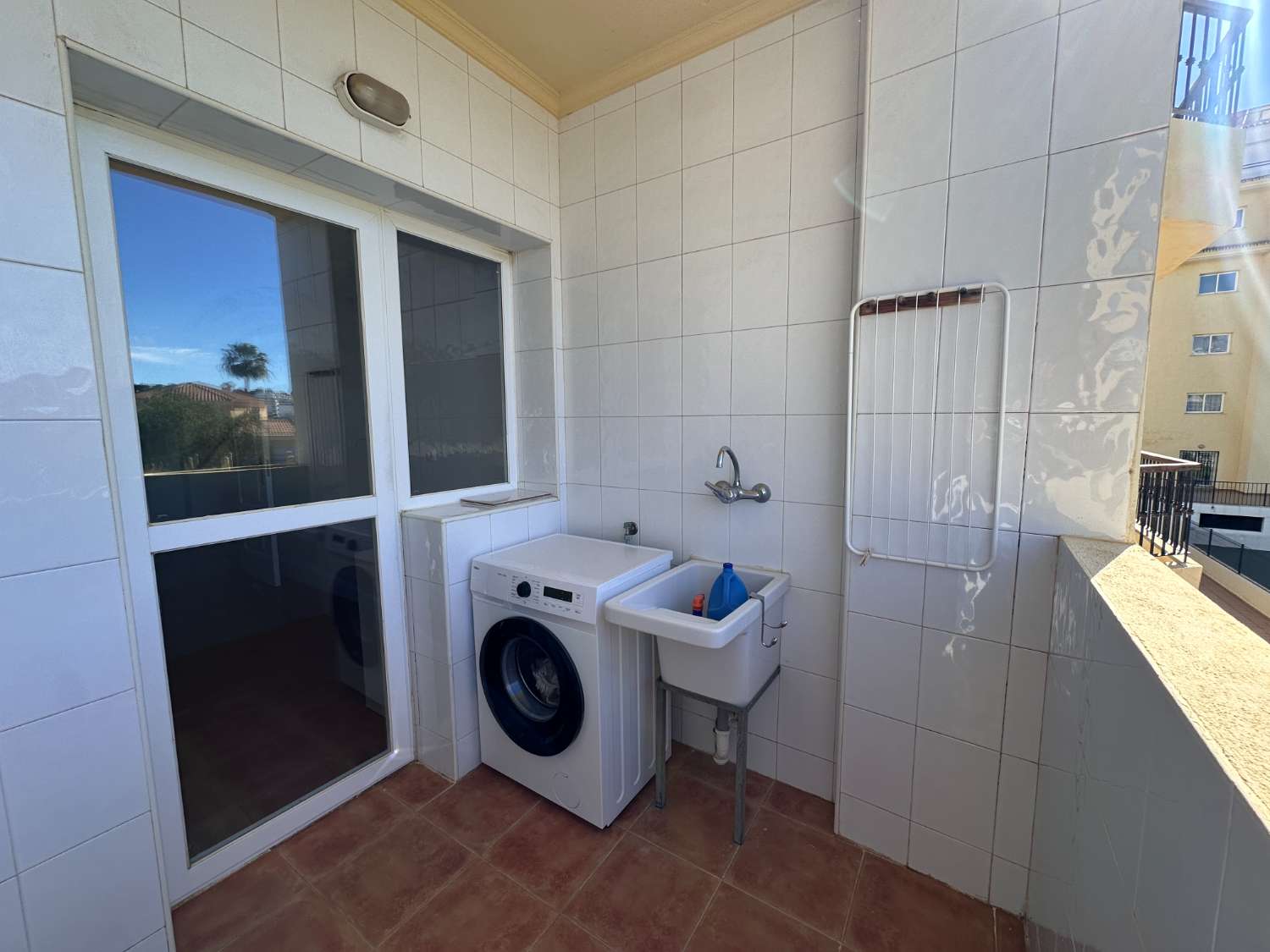 Amplio piso de 2 dormitorios con vistas al mar en La Cala de Mijas