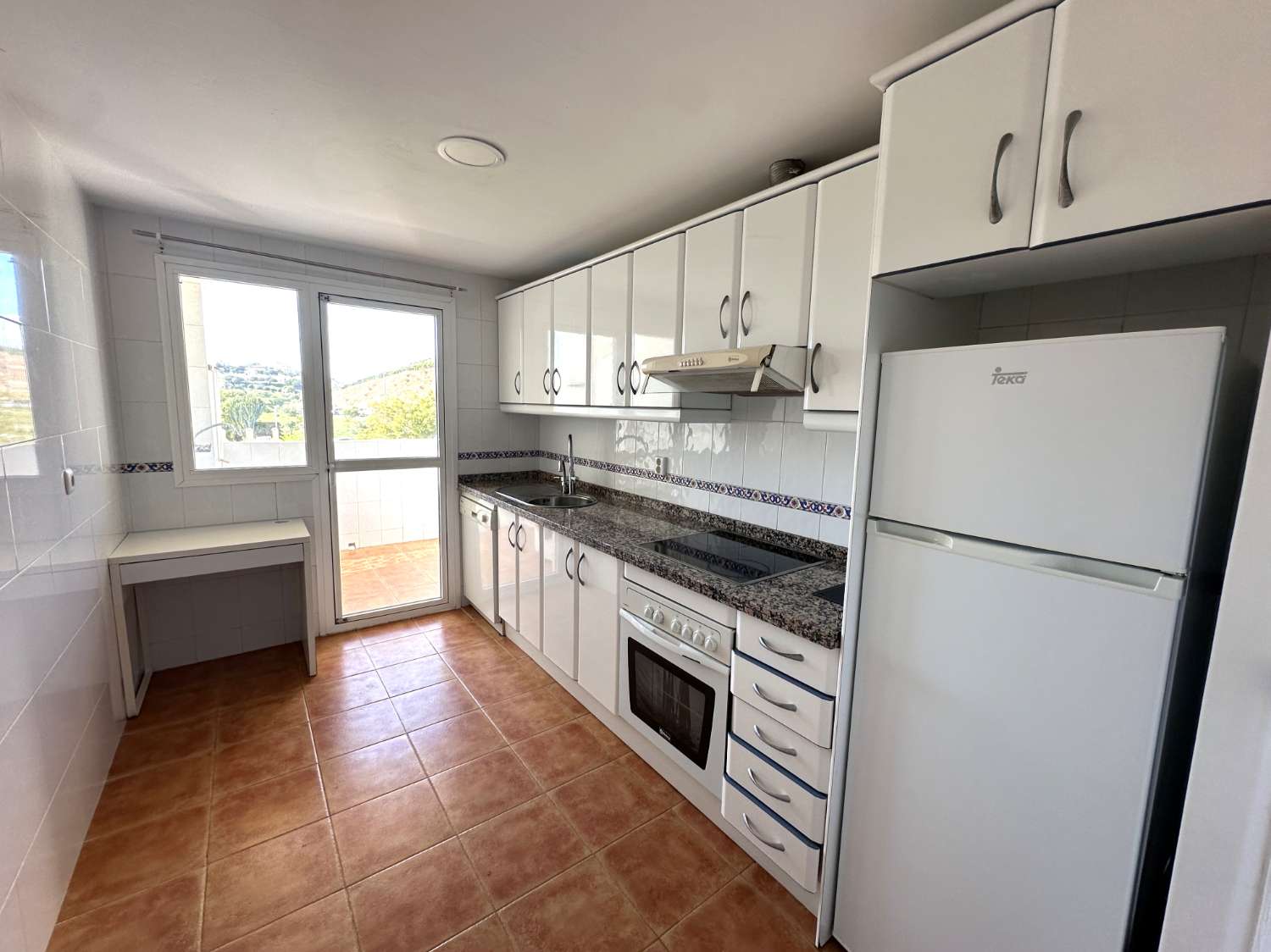 Amplio piso de 2 dormitorios con vistas al mar en La Cala de Mijas