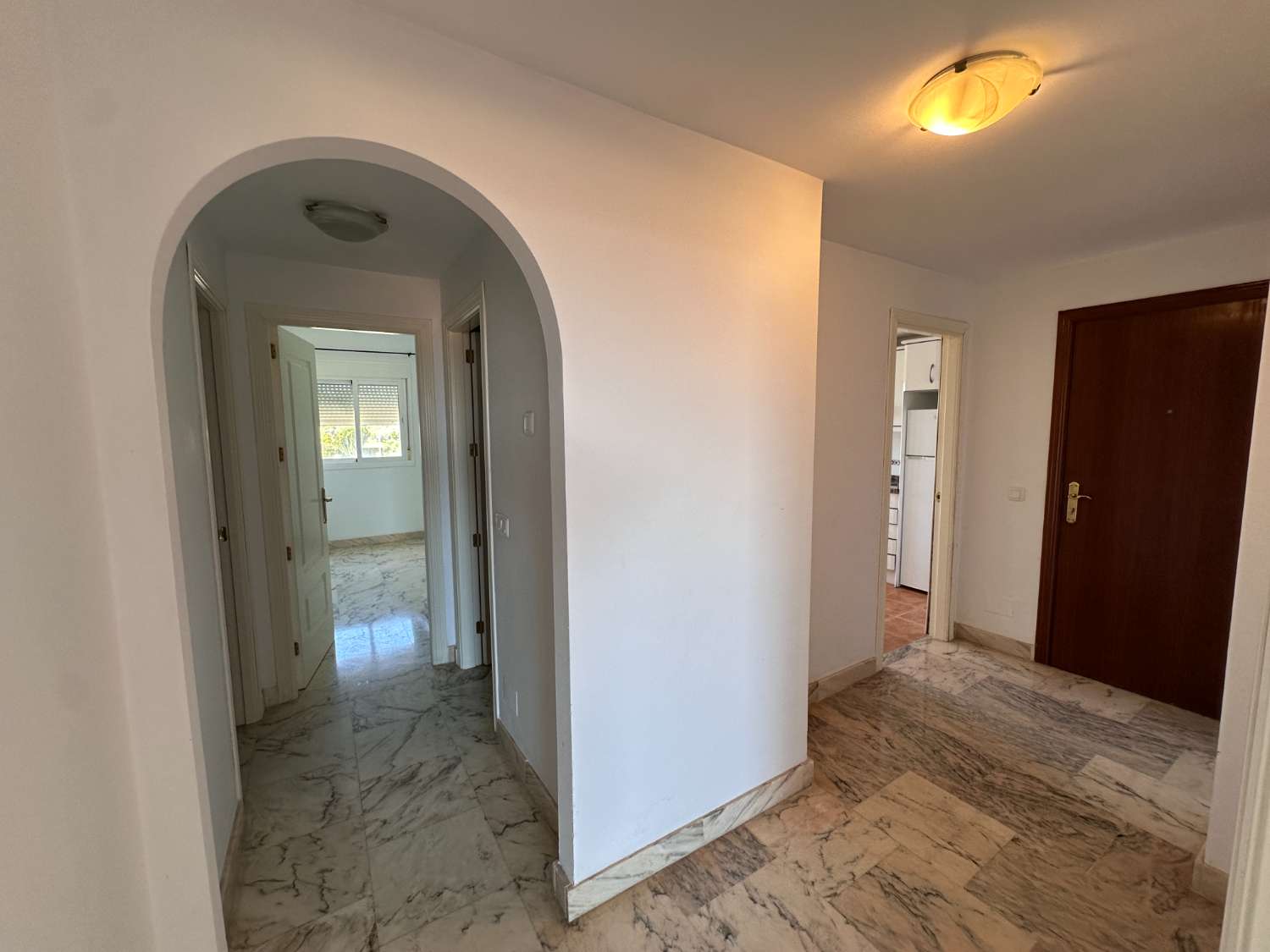 Amplio piso de 2 dormitorios con vistas al mar en La Cala de Mijas