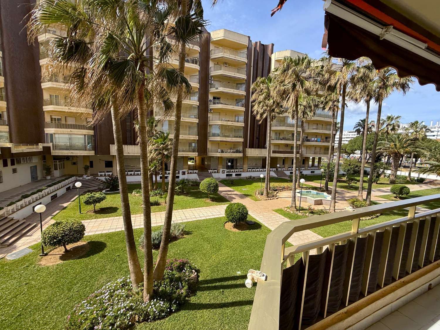 Exclusive apartment with a terrace in Parque Doña Sofía, Fuengirola