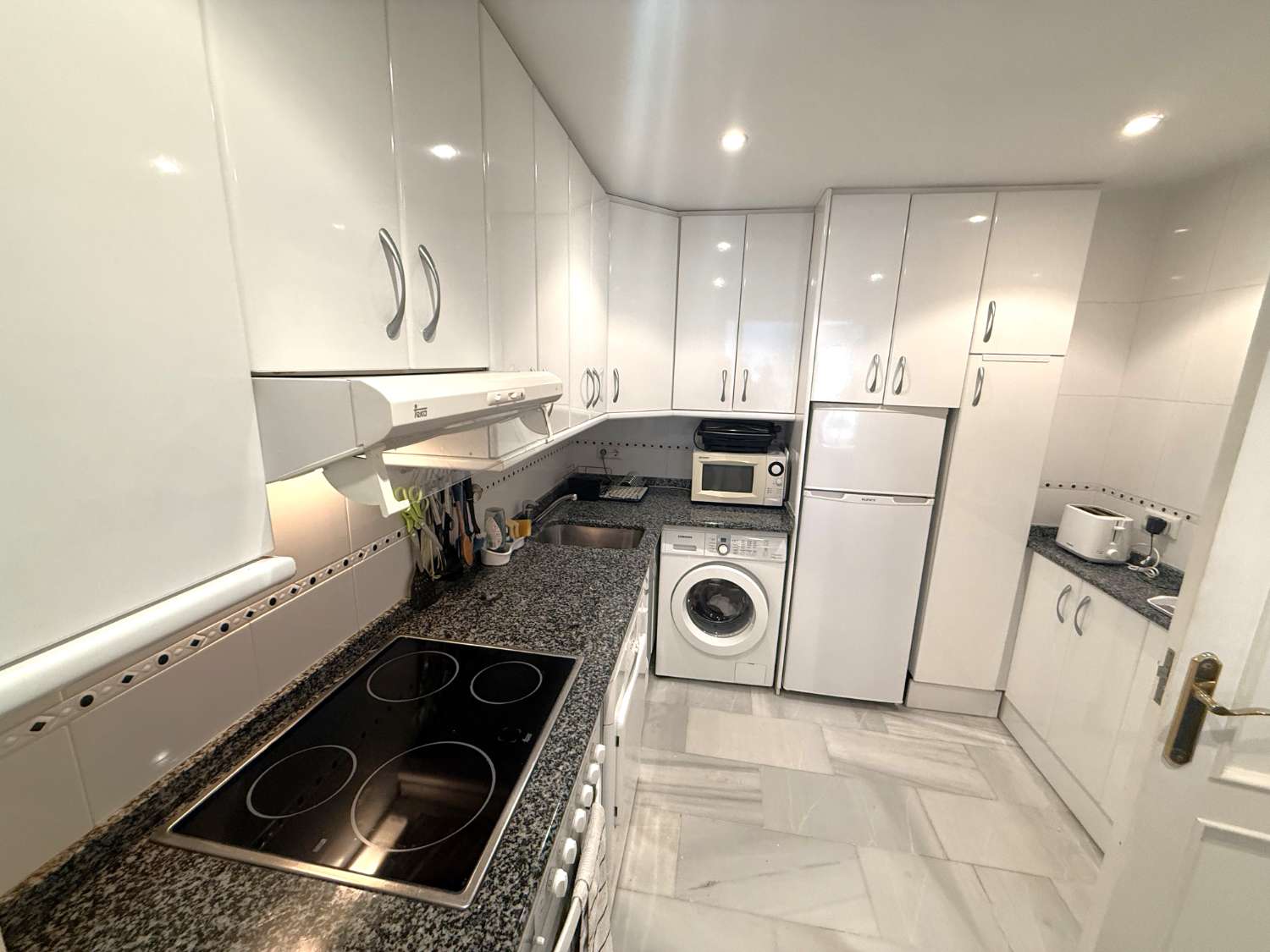 Exclusive apartment with a terrace in Parque Doña Sofía, Fuengirola