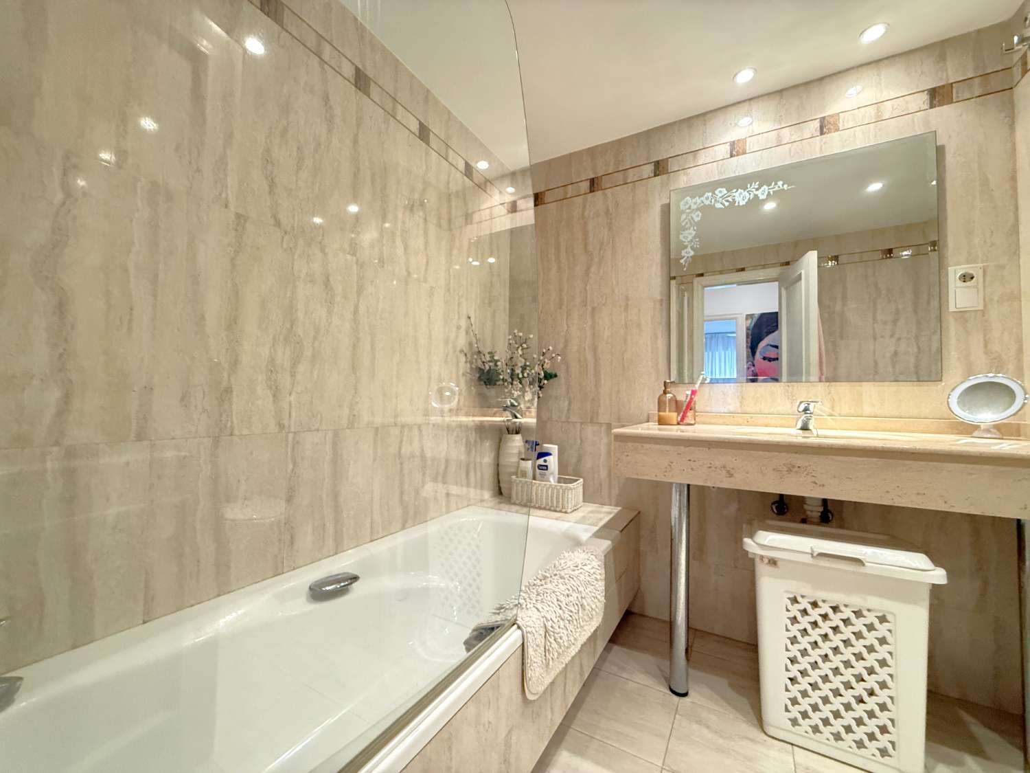 Exclusive apartment with a terrace in Parque Doña Sofía, Fuengirola