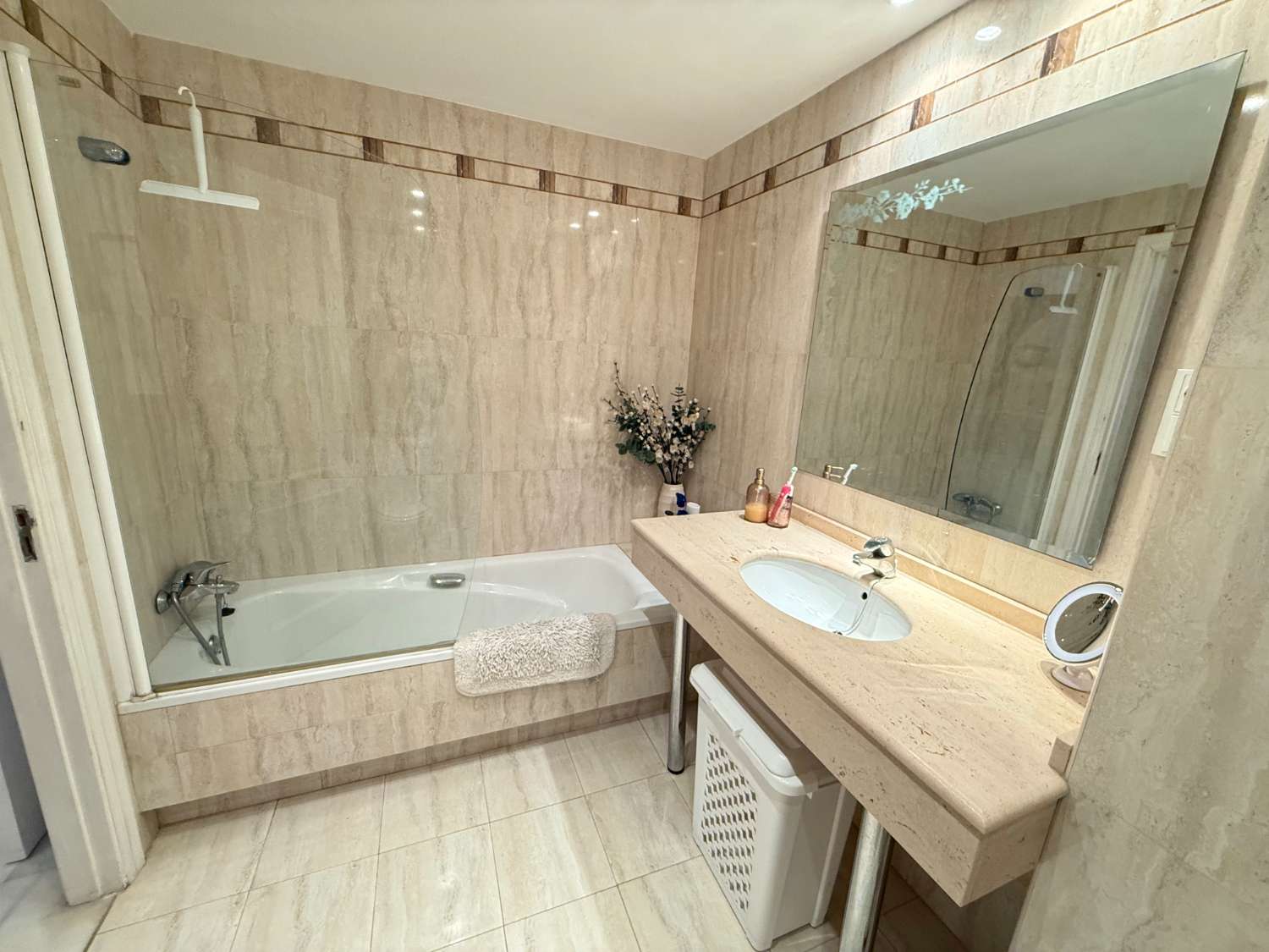 Exclusive apartment with a terrace in Parque Doña Sofía, Fuengirola