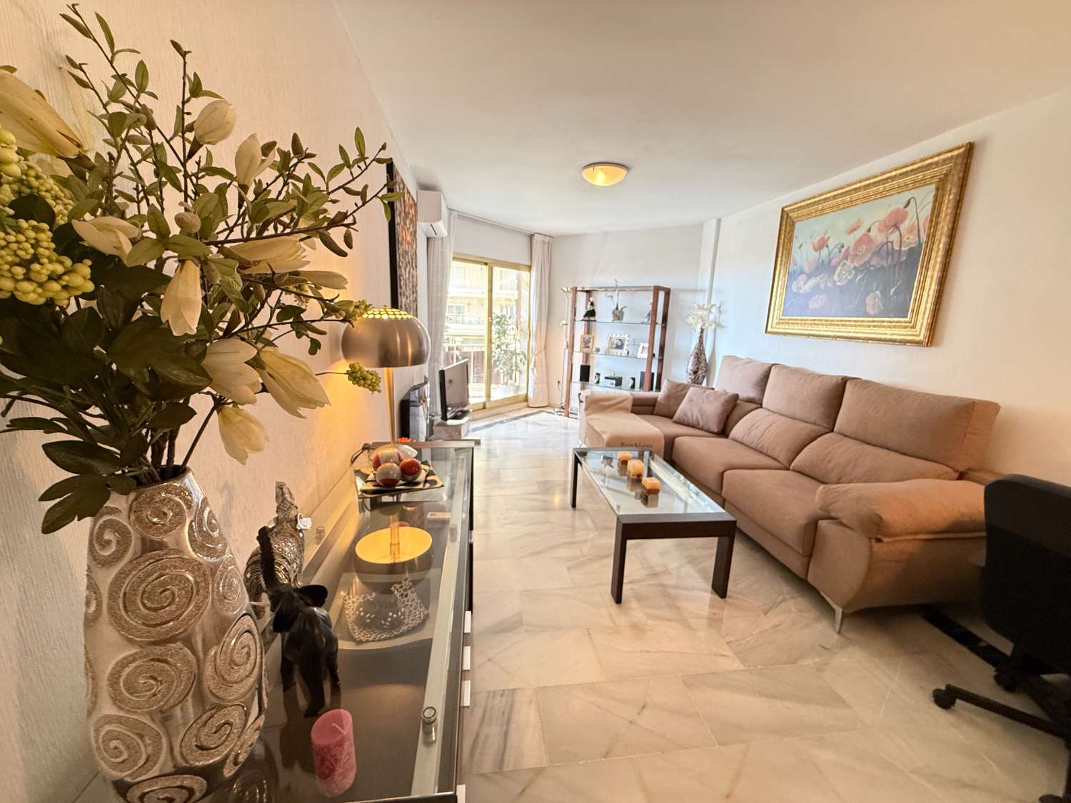 Exclusive apartment with a terrace in Parque Doña Sofía, Fuengirola