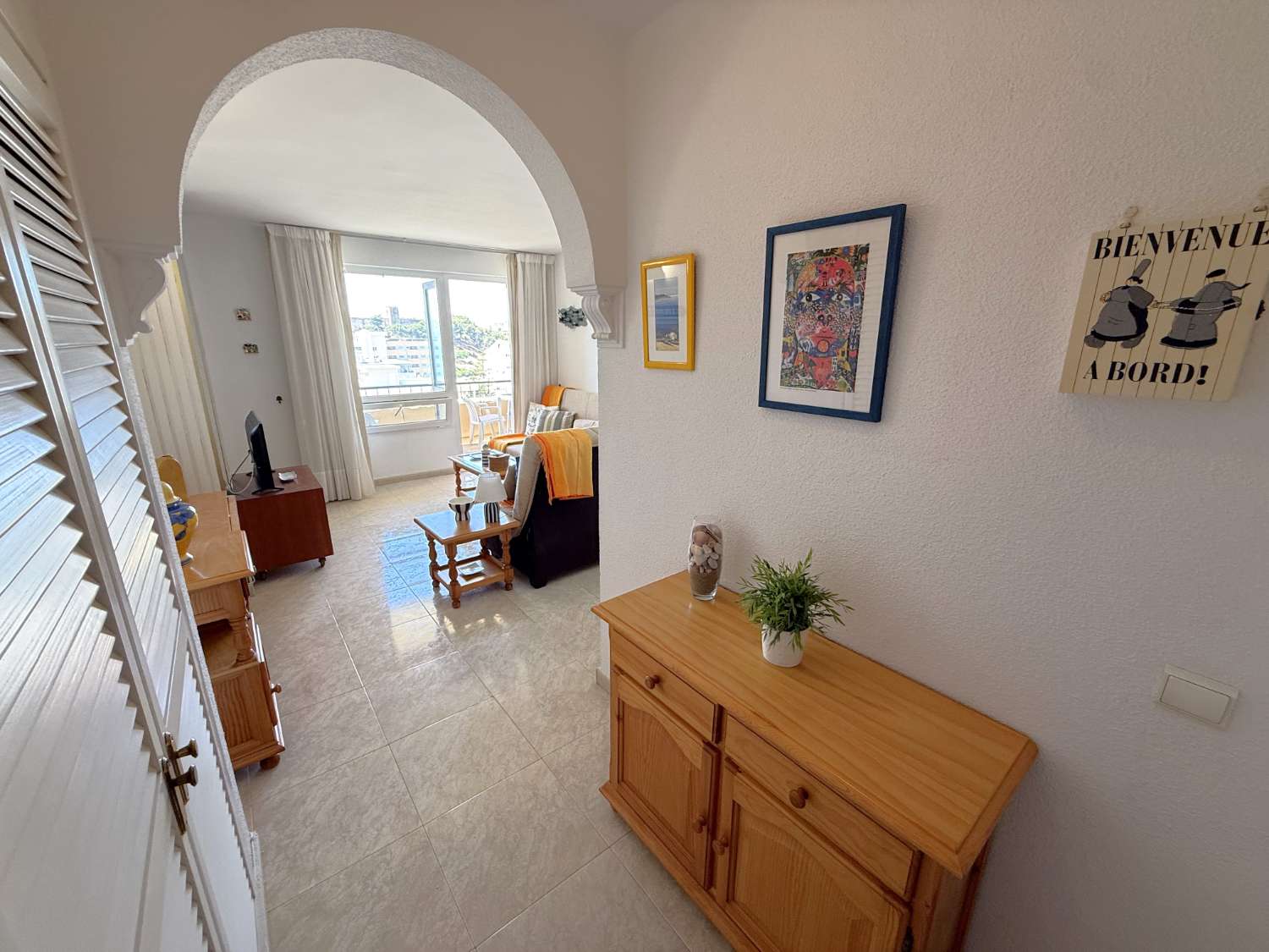 Apartamento Vacacional en Fuengirola junto al Castillo Sohail: Vistas al Mar, Piscina y Playa